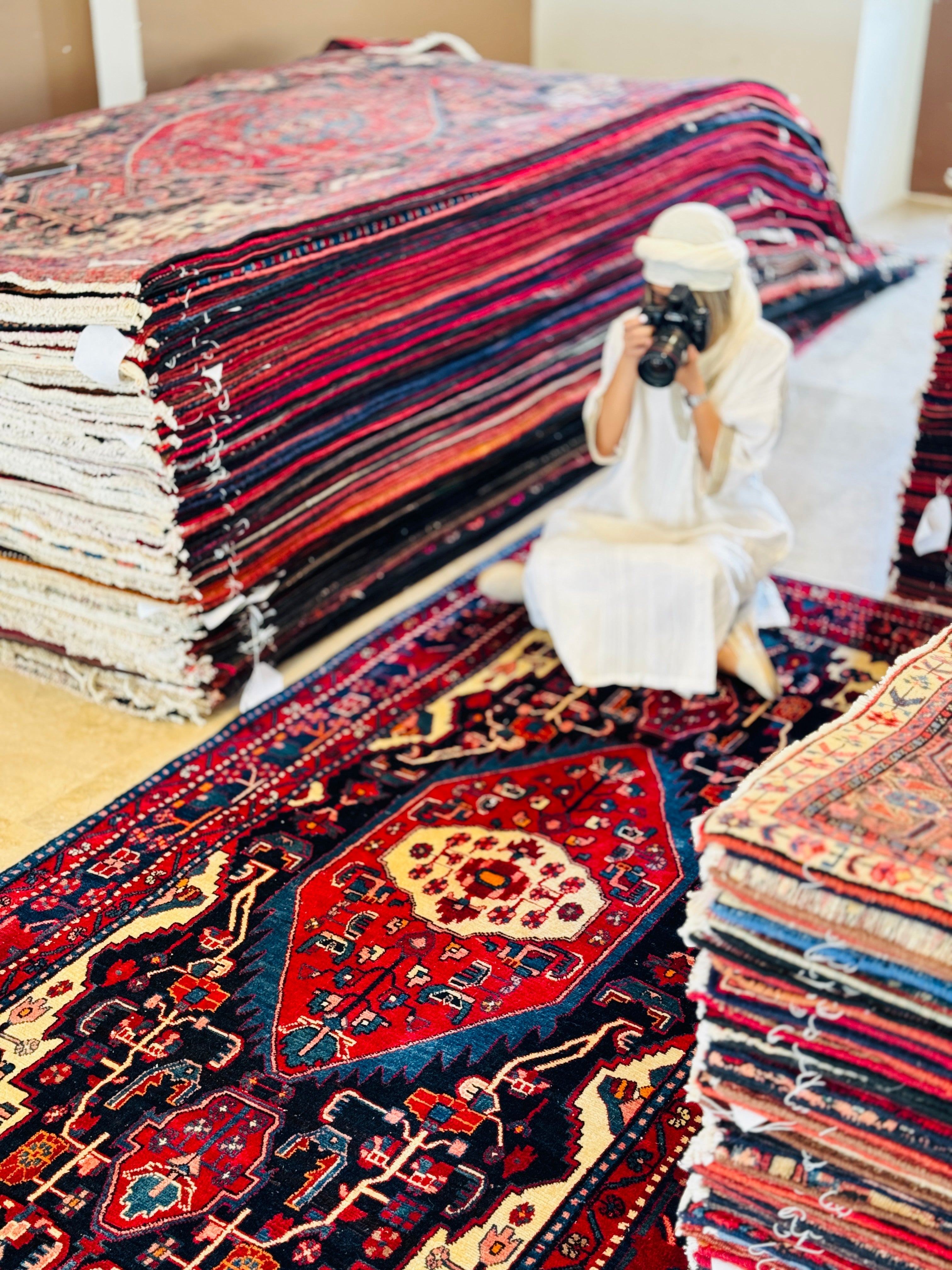 Hand-Knotted Vintage Wool Area Rug – 9' 7" x 4' 11" (292 × 151 cm) - Yasi & Fara