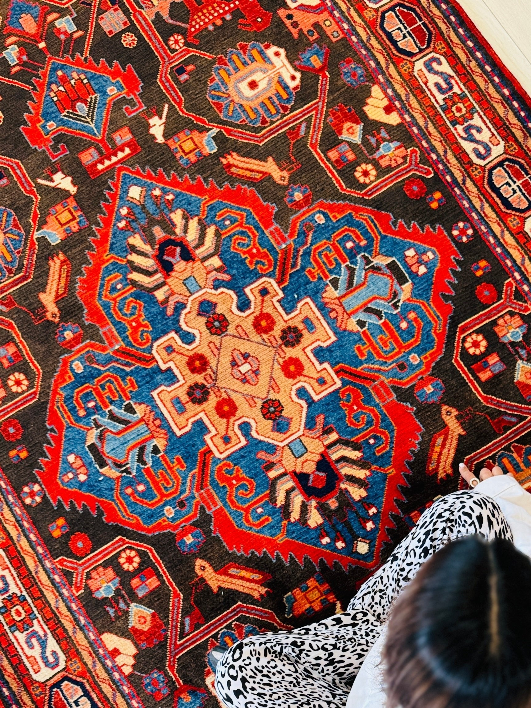 Hand-Knotted Vintage Wool Area Rug – 9' 7" x 5' 2" (293 × 157 cm) - Yasi & Fara