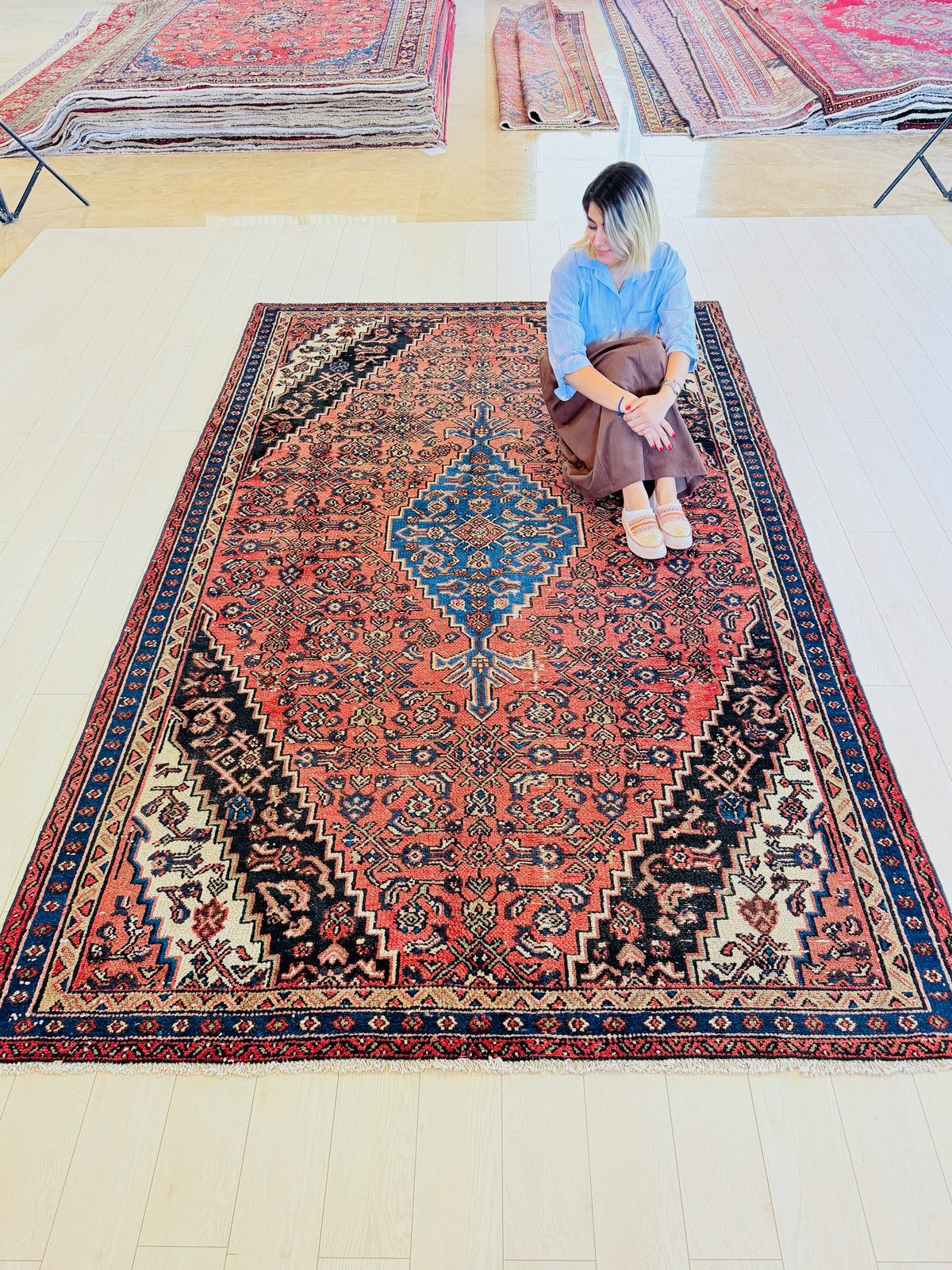 Vintage Red and blue Floral Rug – 10' 0" x 6' 2" (305 x 189 cm)