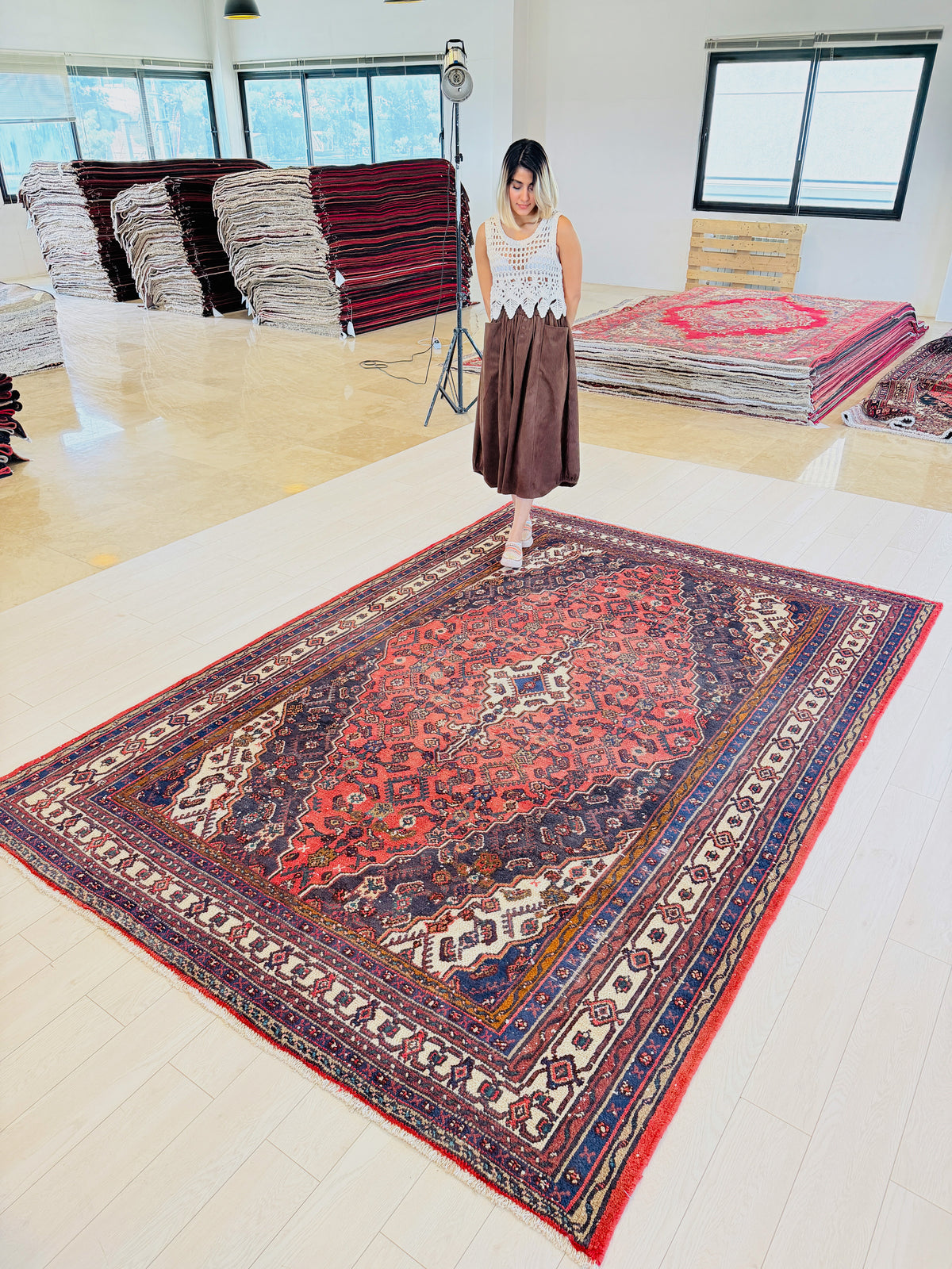 Vintage Red Geometric Rug – 9' 9" x 6' 10" (296 x 209 cm)