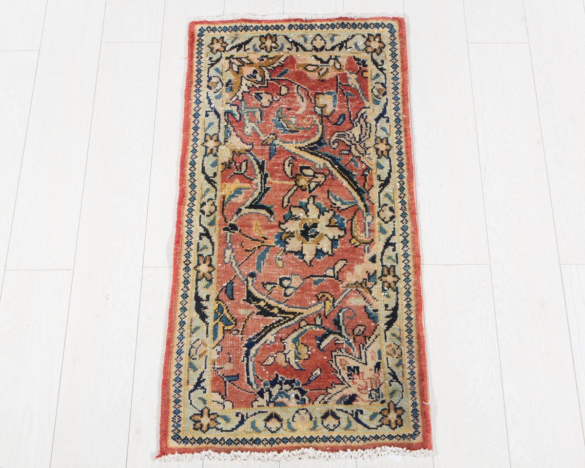 Antique Sarouk rug SKU 5881