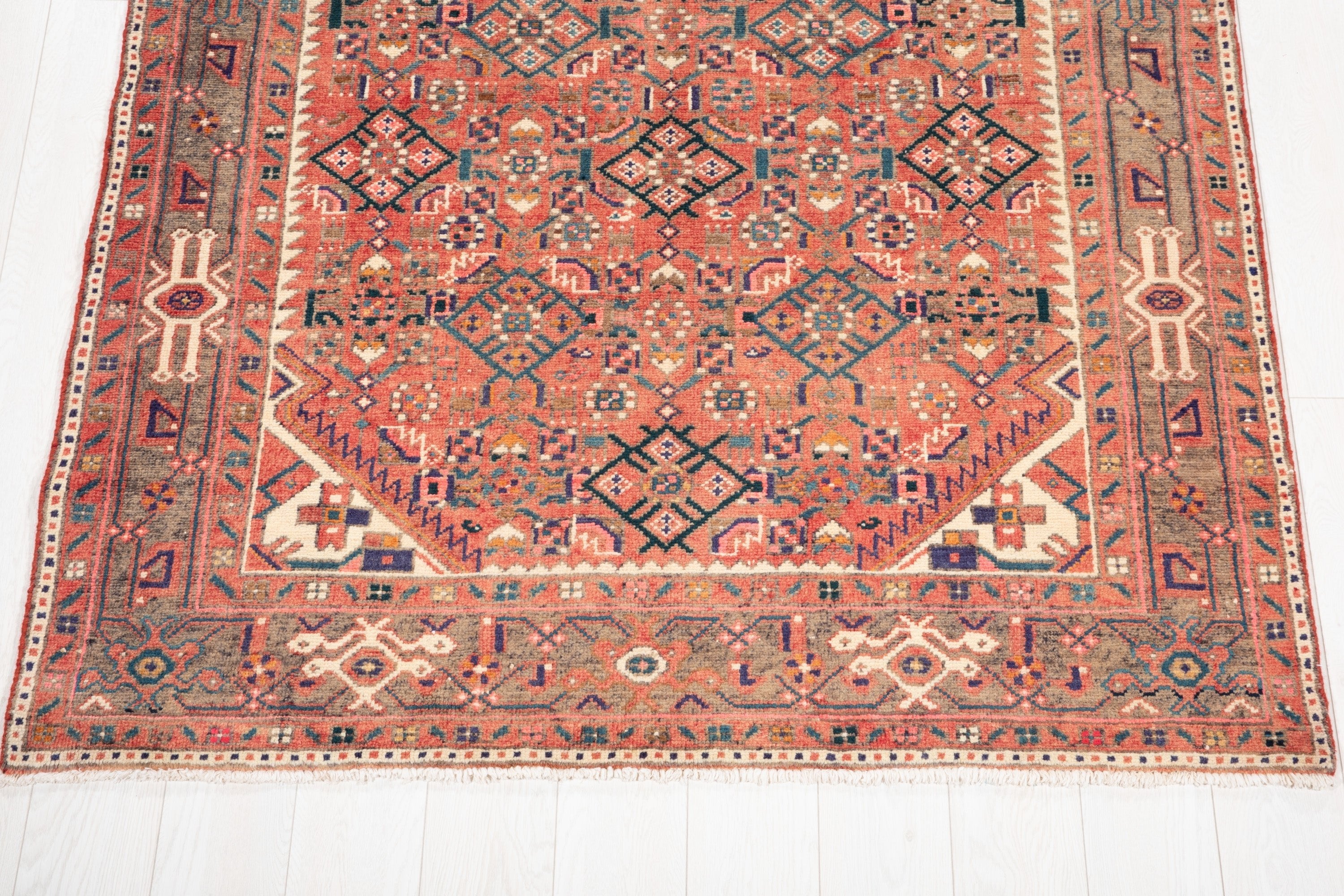 Hand-Knotted Vintage Wool Area Rug – 10' x 4' 11" (304 x 149 cm) - Yasi & Fara