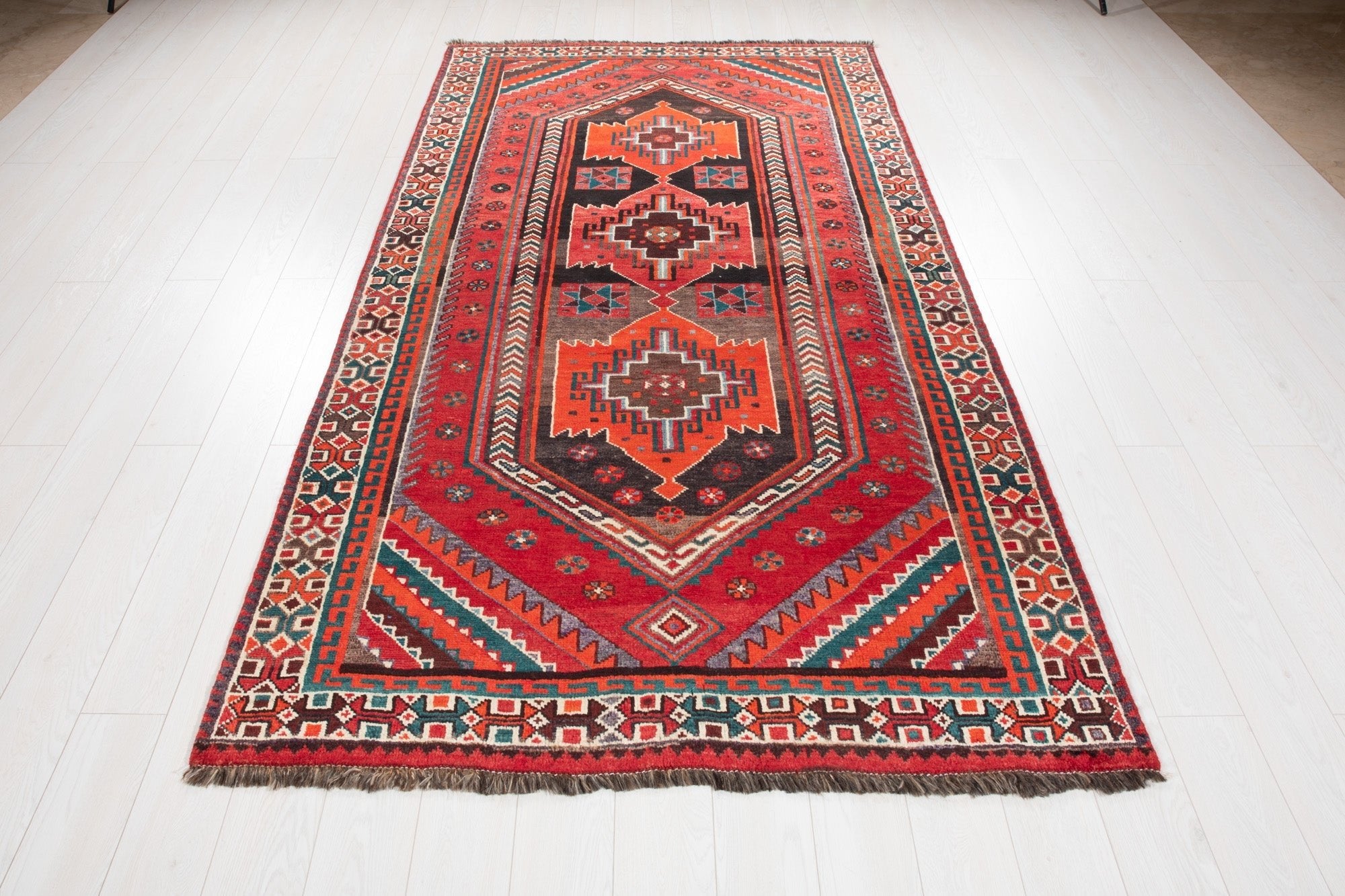 Hand-Knotted Vintage Wool Area Rug – 9' x 5' (274 × 151 cm) - Yasi & Fara