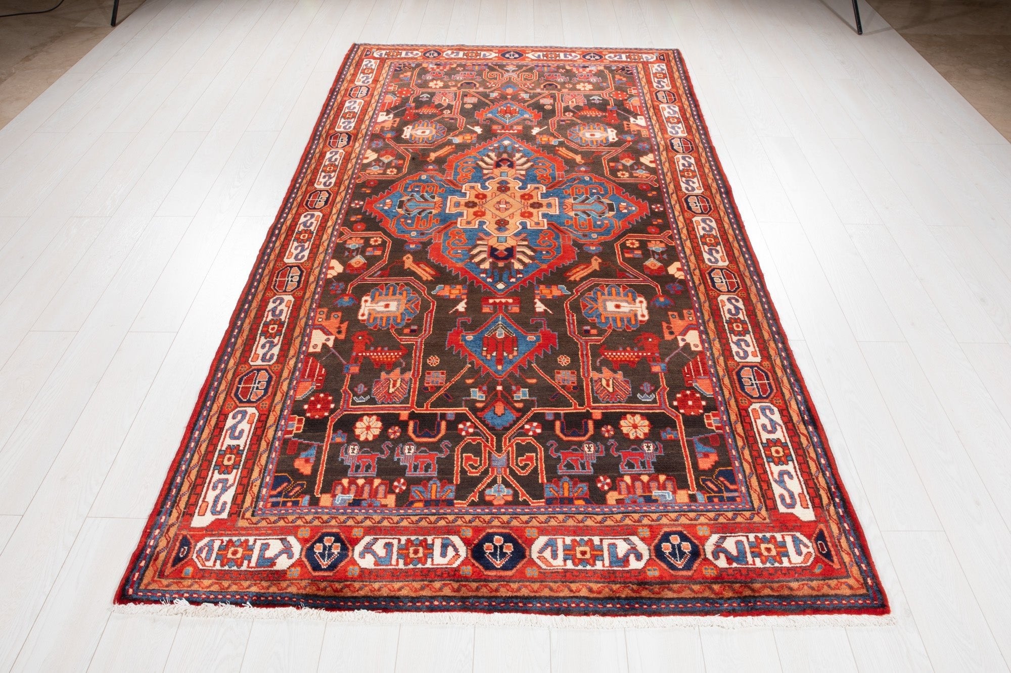 Hand-Knotted Vintage Wool Area Rug – 9' 7" x 5' 2" (293 × 157 cm) - Yasi & Fara