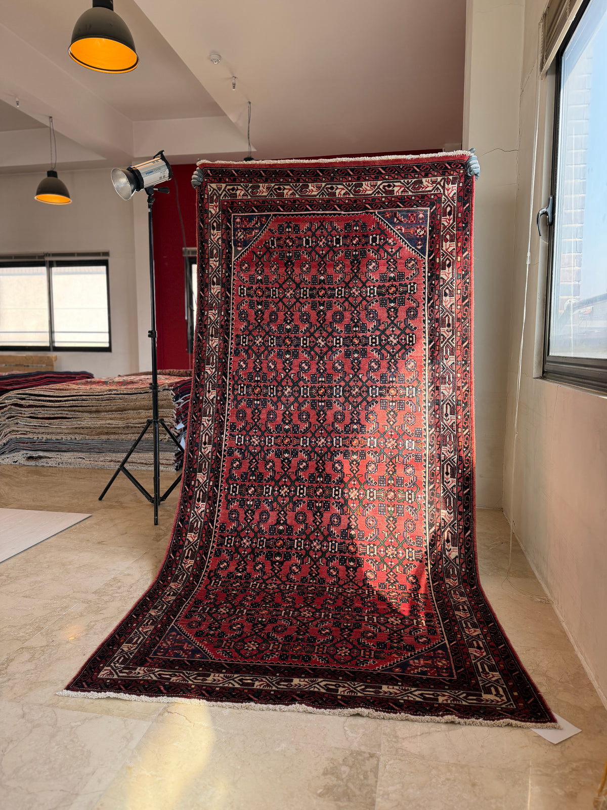 Vintage Red & Beige Wool Rug – 9' 1" x 4' 5" (278 x 135 cm)