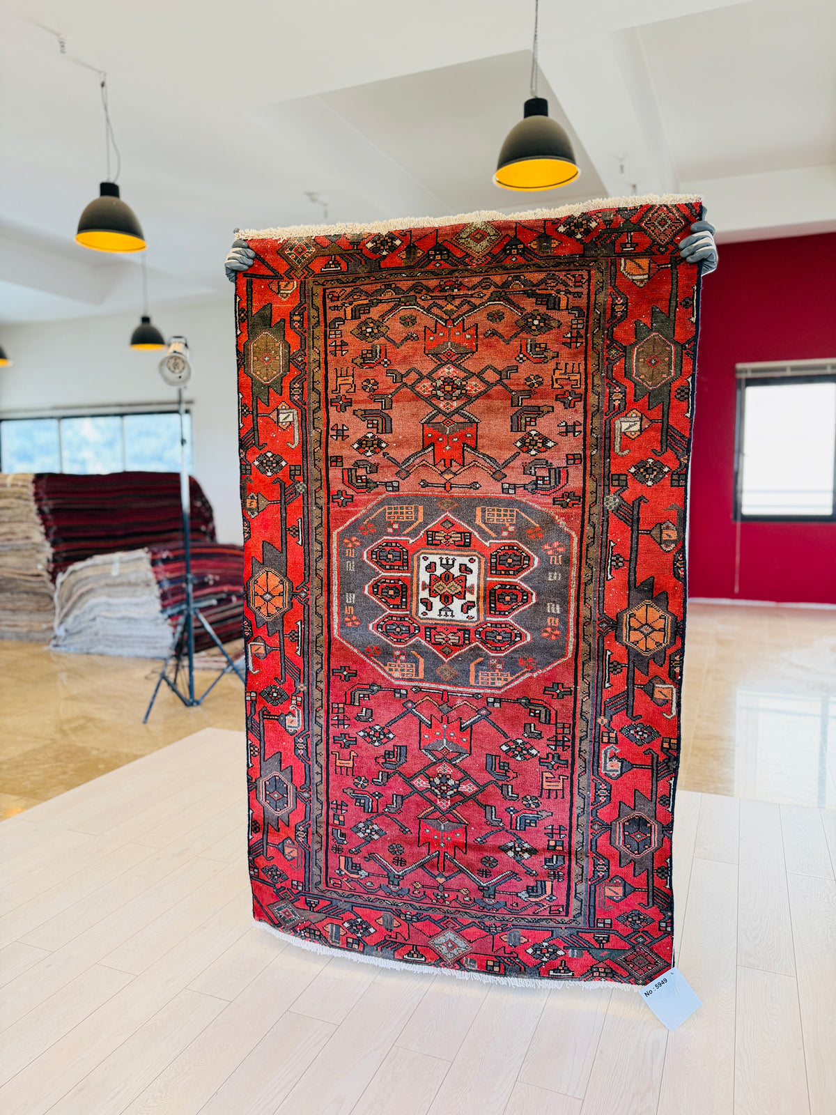 Tapis vintage en laine nouée à la main, bordeaux – 6' 0" x 3' 7" (183 x 110 cm)