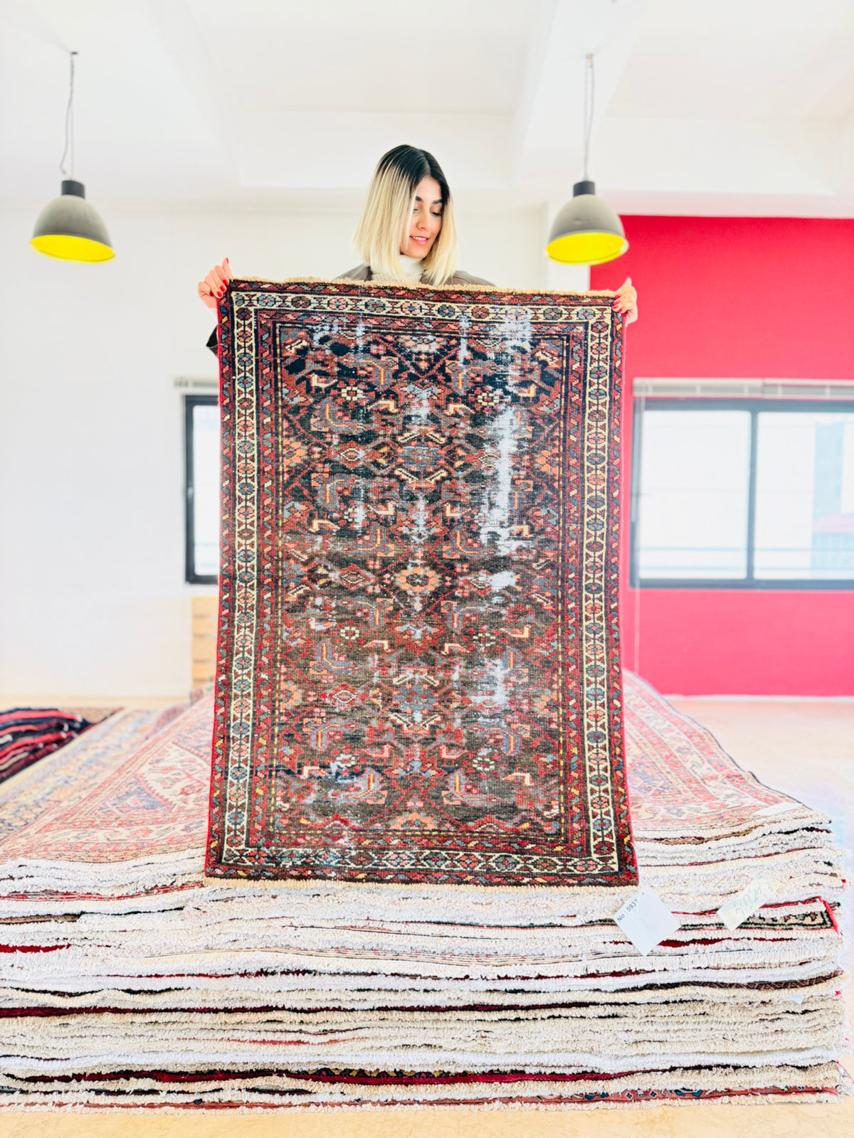 Small Antique Black Rug – 4' 7" x 3' 1" (139 x 95 cm)