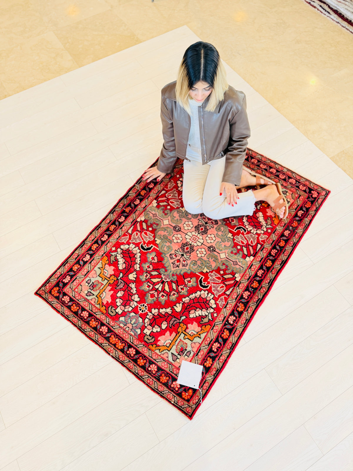 Small Vintage Red Rug – 5' 3" x 3' 7" (161 x 109 cm)