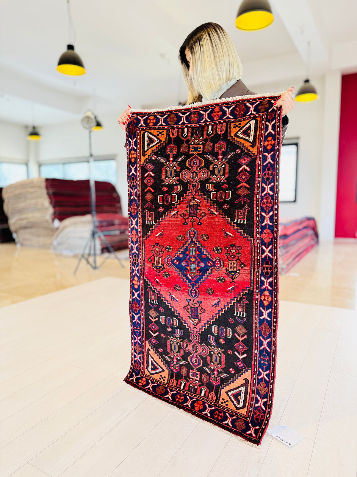 Small Vintage Red & Black Rug – 4' 6" x 2' 6" (137 x 76 cm)