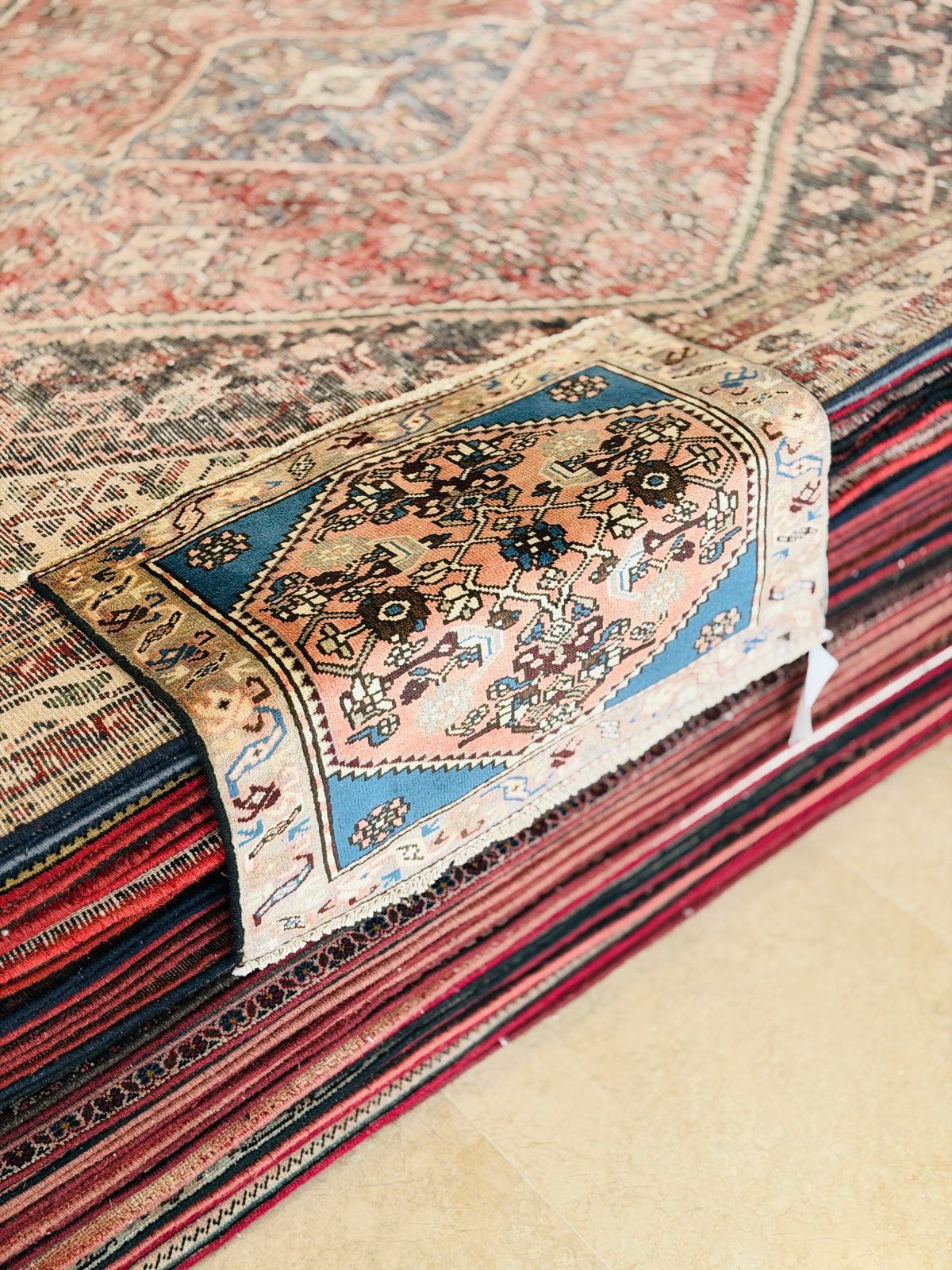 Small Vintage Red, Blue Rug – 2' 6" x 2' 0" (77 x 61 cm)