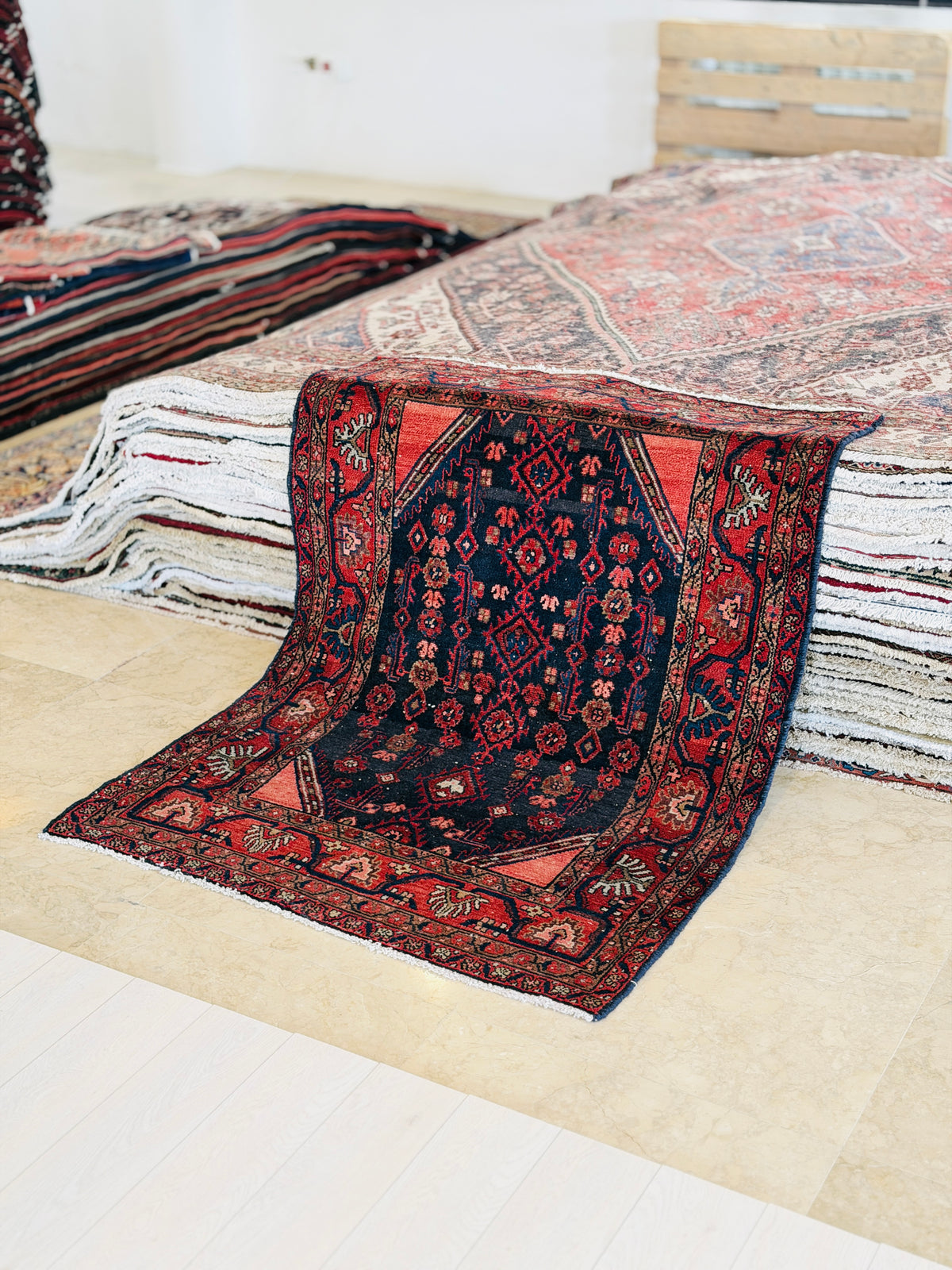 Small Antique Navy Blue, Red Rug – 5' 1" x 3' 8" (155 x 111 cm)