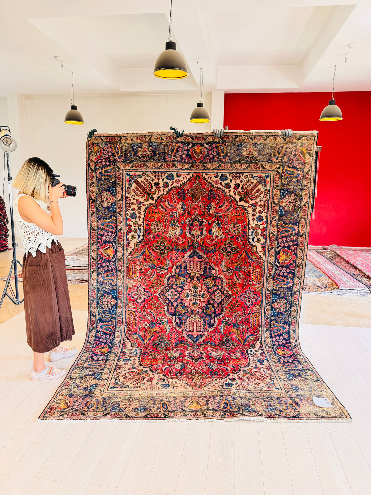Vintage Red and Navy Blue Floral Rug – 9' 10" x 6' 6" (299 x 199 cm)