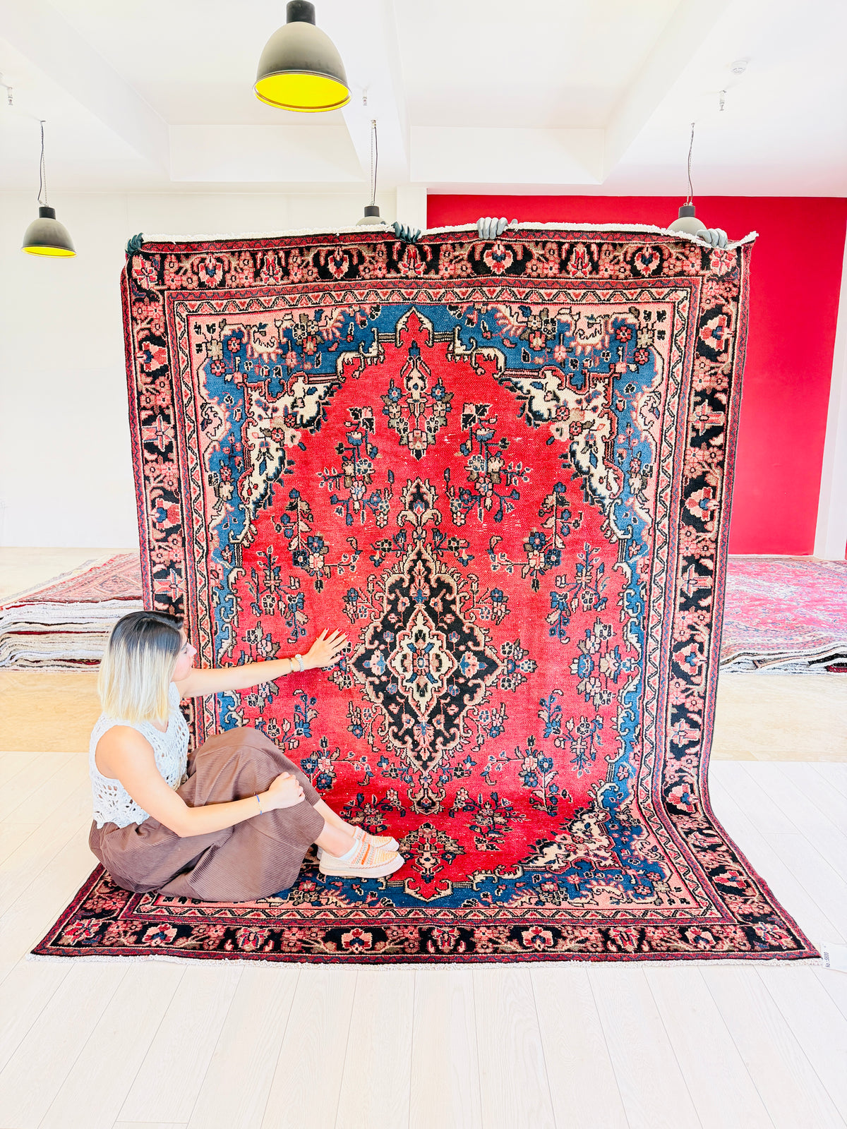 Vintage Red Floral Rug – 9' 4" x 6' 9" (285 x 206 cm)