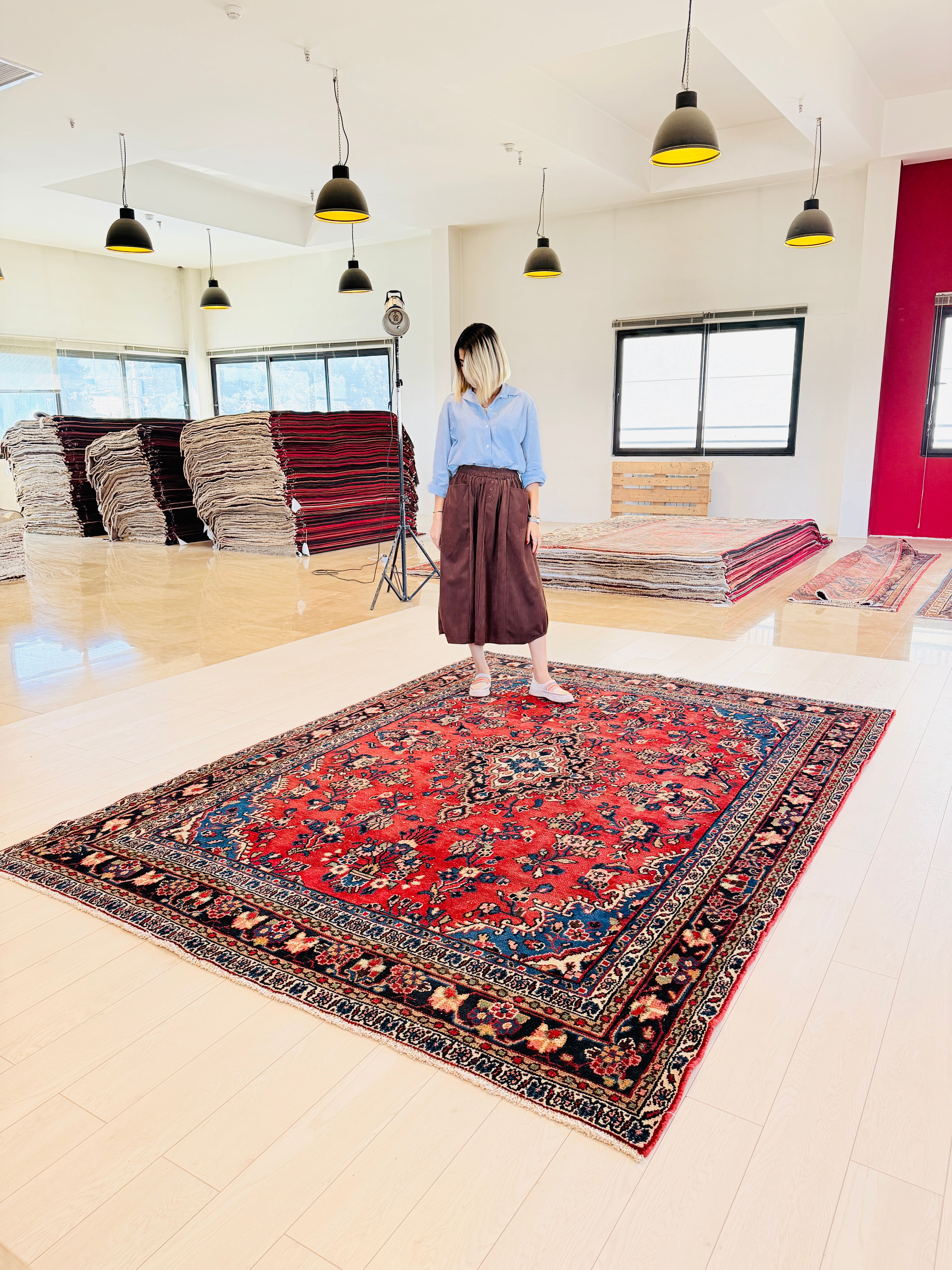 Vintage Red Floral Rug – 9' 4" x 6' 9" (285 x 207 cm)
