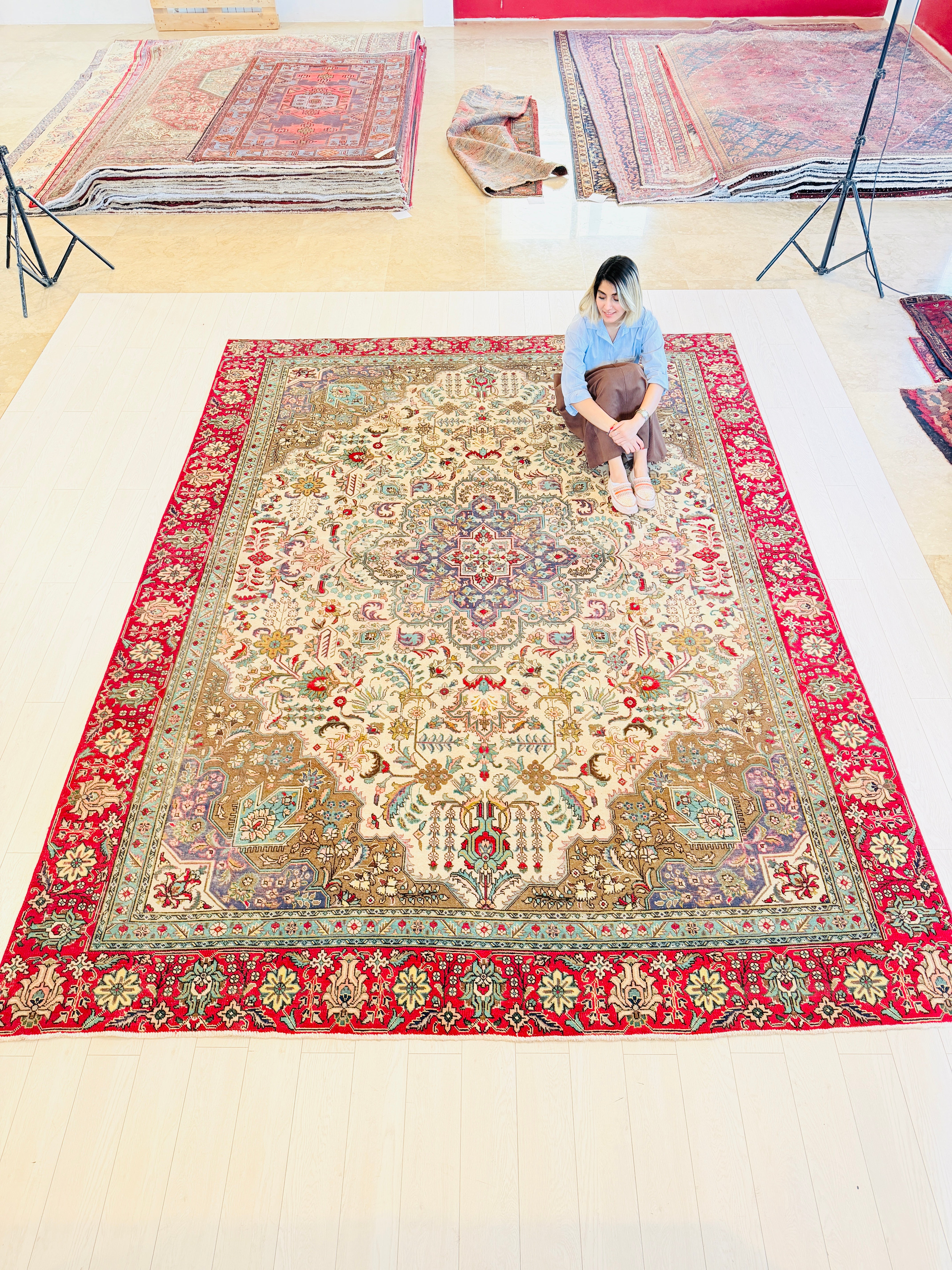 Vintage Beige Floral Rug – 12' 1" x 9' 1" (369 x 278 cm)