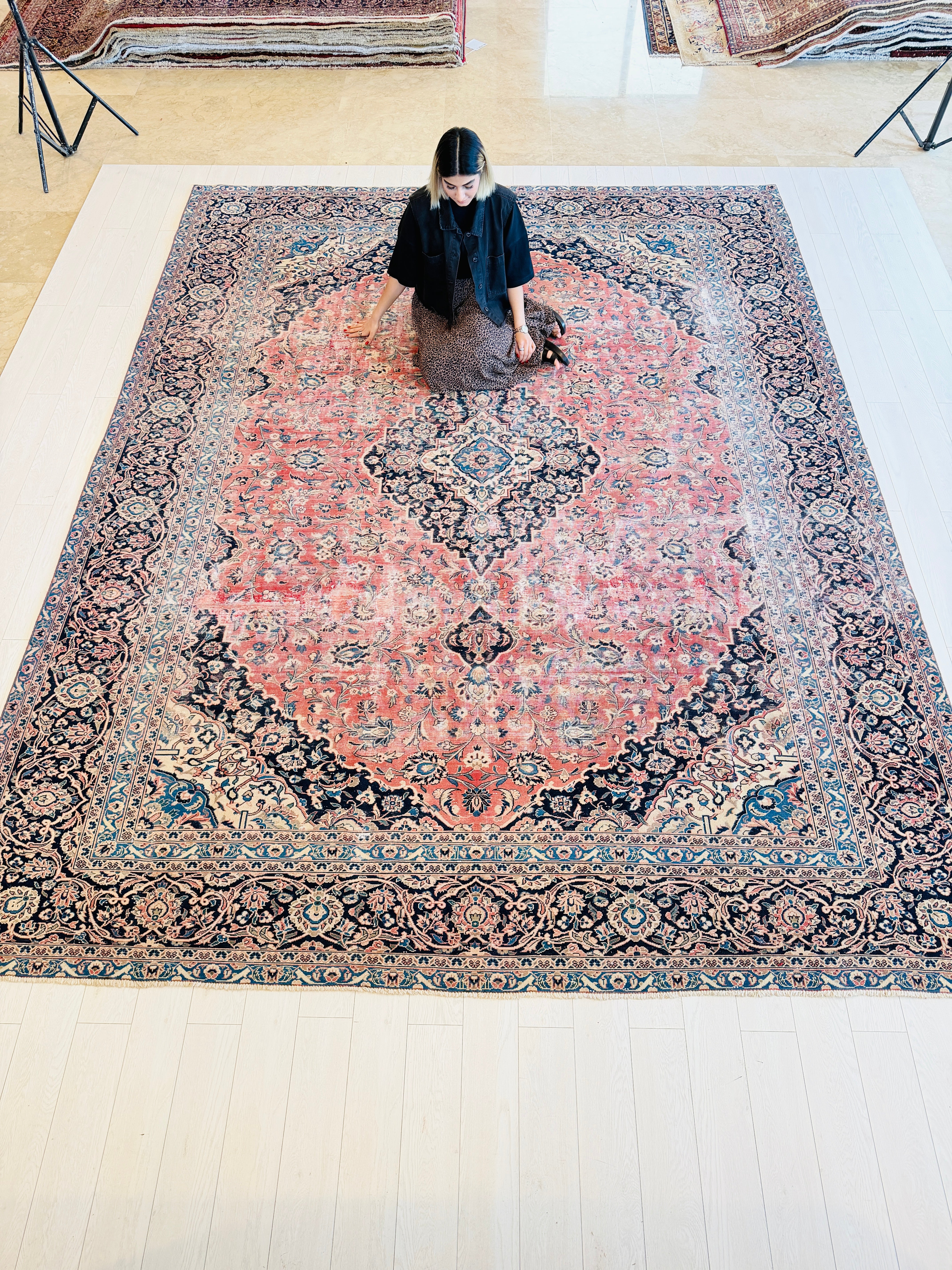 Vintage Faded red and beige Traditional Rug – 13' 0" x 10' 0" (395 x 304 cm)