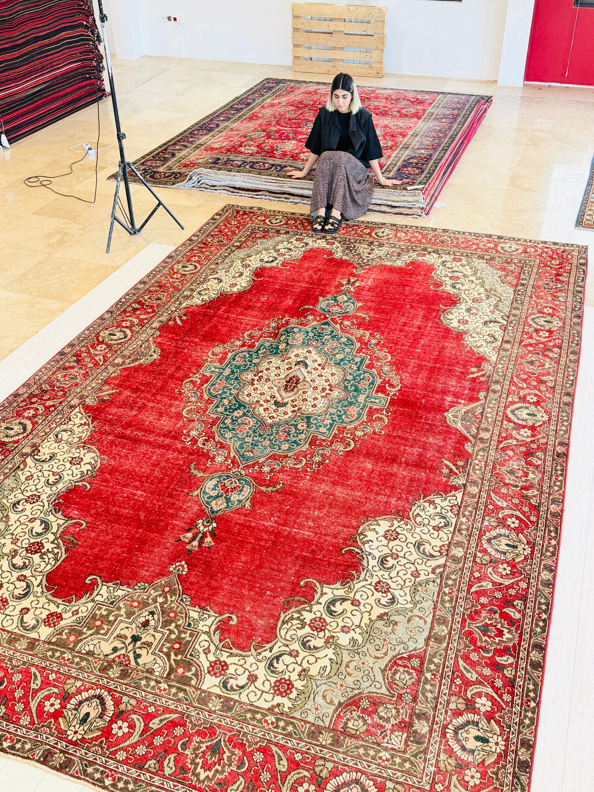 Collectible Vintage Red and green Traditional Rug – 15' 8" x 9' 8" (478 x 295 cm)