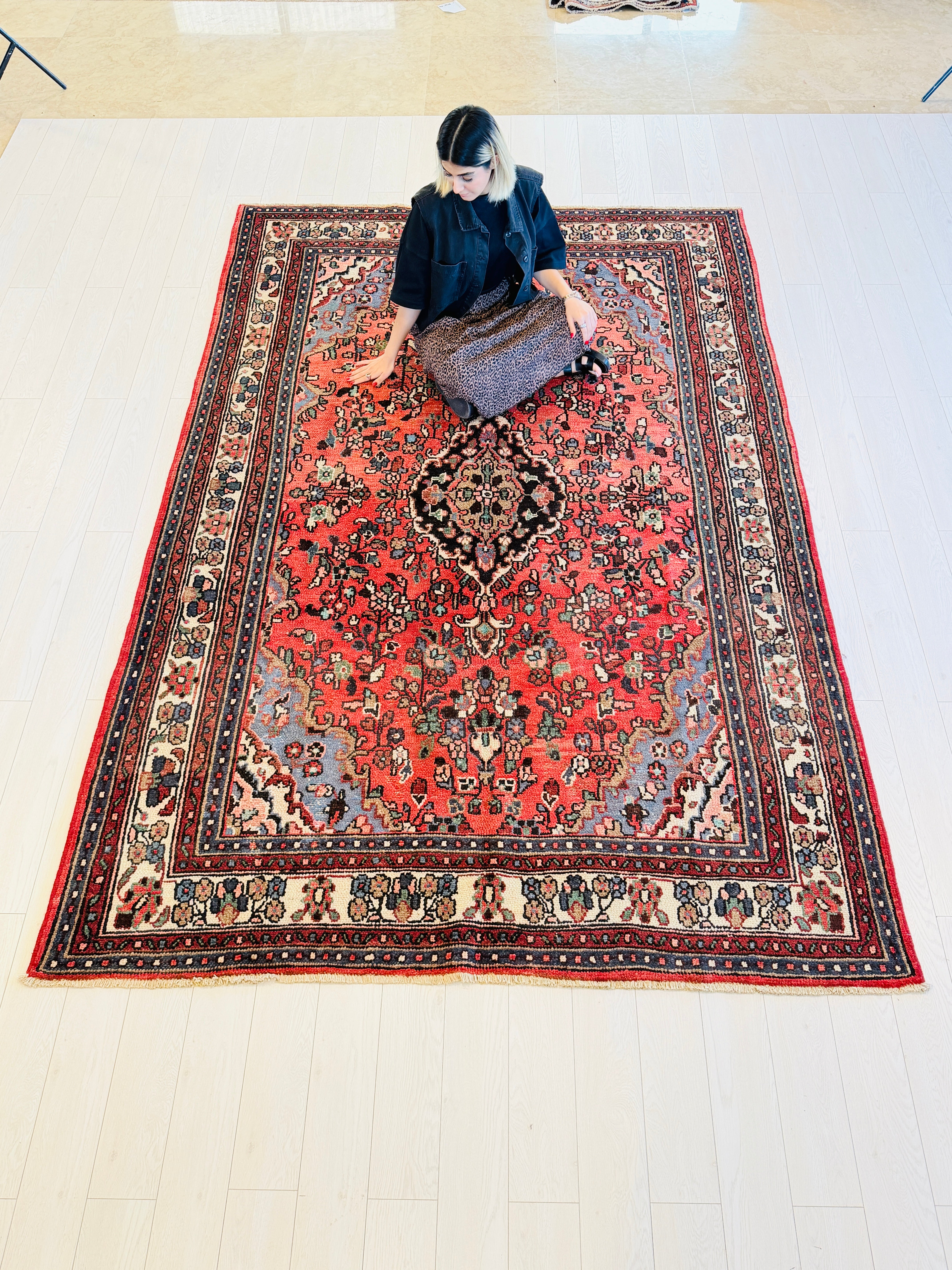 Vintage Red and beige Floral Rug – 10' 0" x 6' 8" (306 x 203 cm)