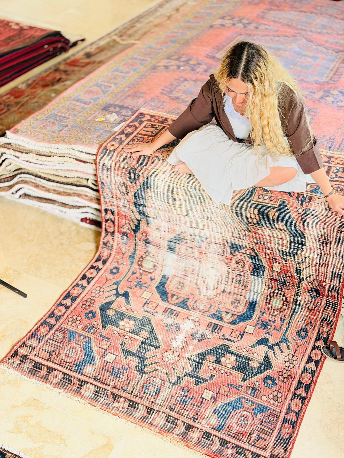 Collectible Vintage Faded Red, Navy Blue Distressed Floral Medallion Area Rug – 6' 5" x 4' 3" (195 x 130 cm)