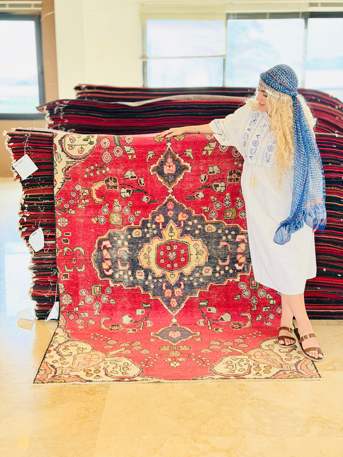 Vintage Pinkish-Red Floral Medallion Area Rug – 7' 4" x 4' 7" (223 x 140 cm)