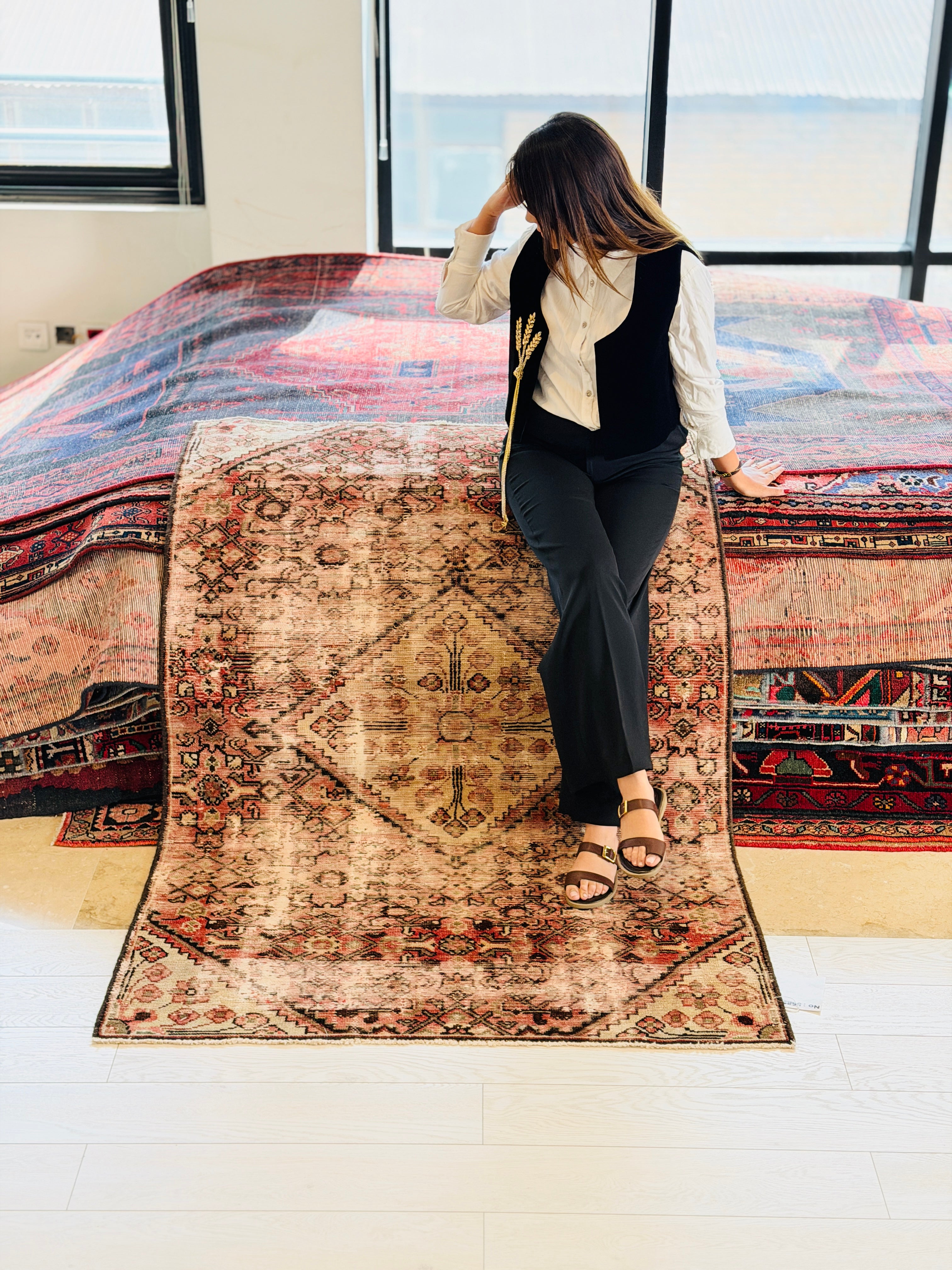 Vintage Faded Red, Beige Distressed Medallion Area Rug – 5' 9" x 3' 10" (175 x 117 cm)