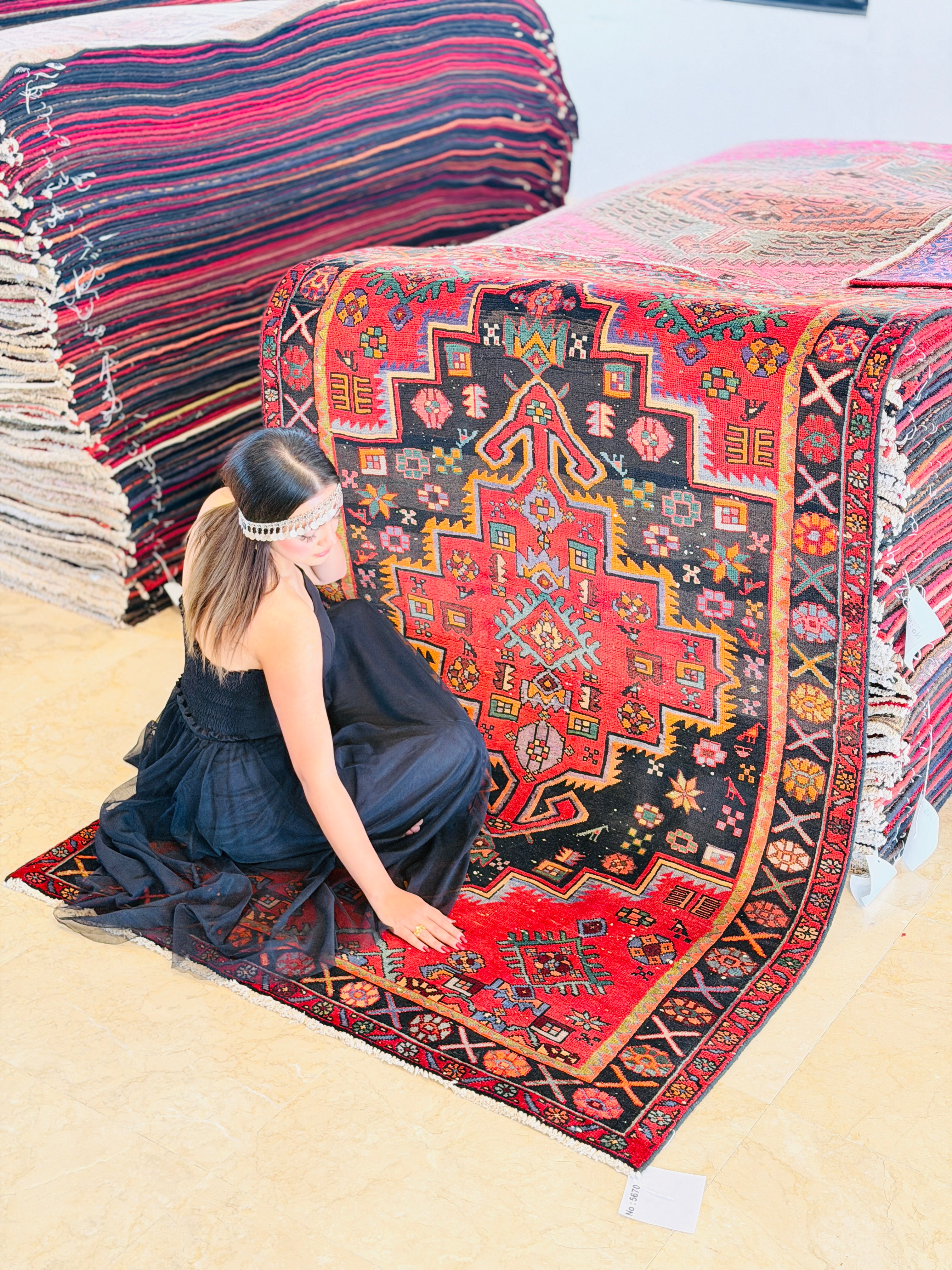 Vintage Red, Black Bold Medallion Area Rug – 7' 0" x 4' 3" (214 x 129 cm)