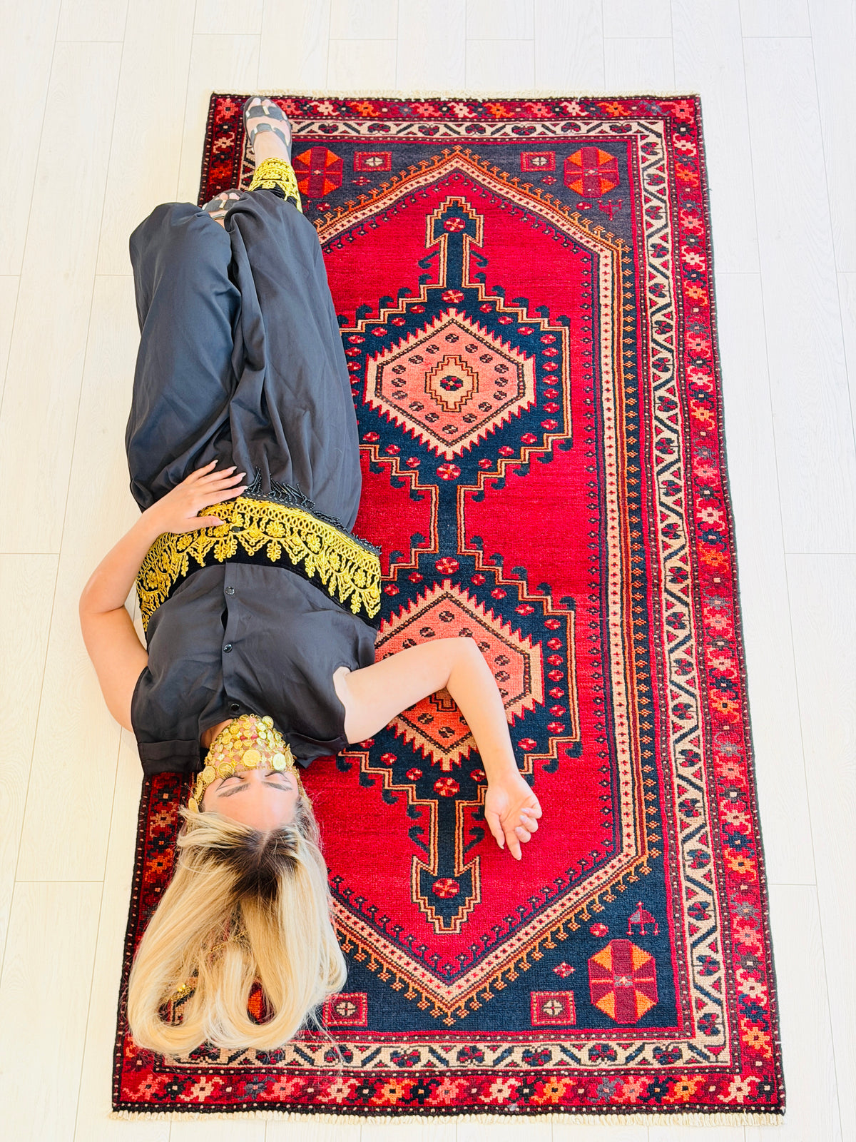 Vintage Red and Pink Medallion Hand-Knotted Area Rug – 6' 7" x 3' 5" (201 x 104 cm)