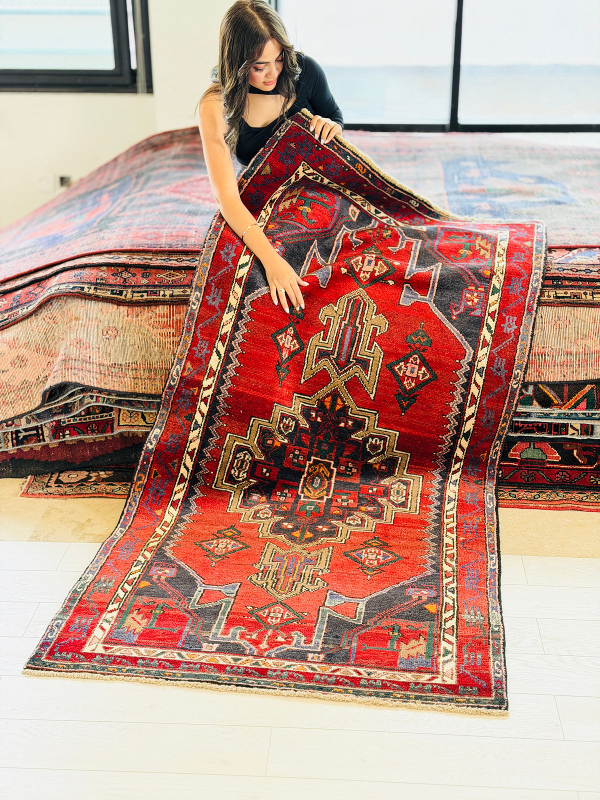 Vintage Red Classic Hexagonal Medallion Hand-Knotted Area Rug – 6' 9" x 3' 5" (206 x 105 cm)