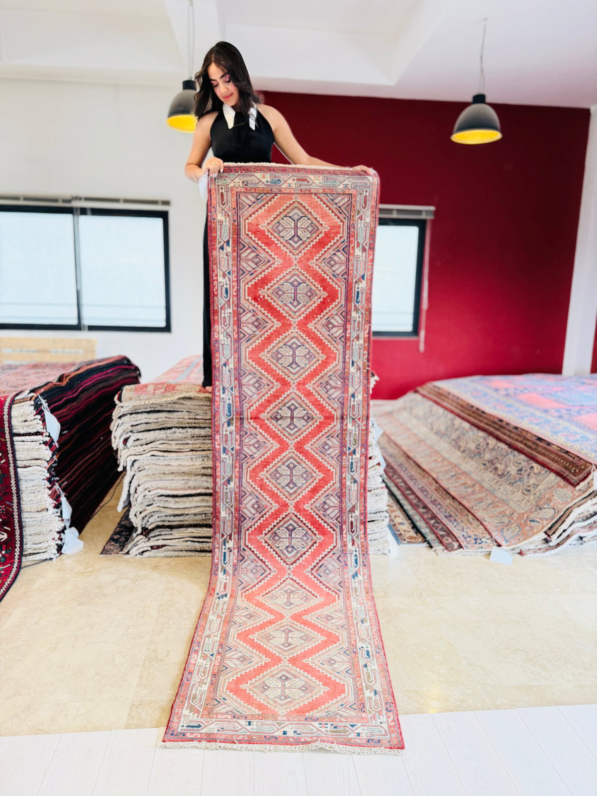 Vintage Coral Compact Medallion Sequence Runner Rug – 9' 6" x 2' 6" (289 x 75 cm)