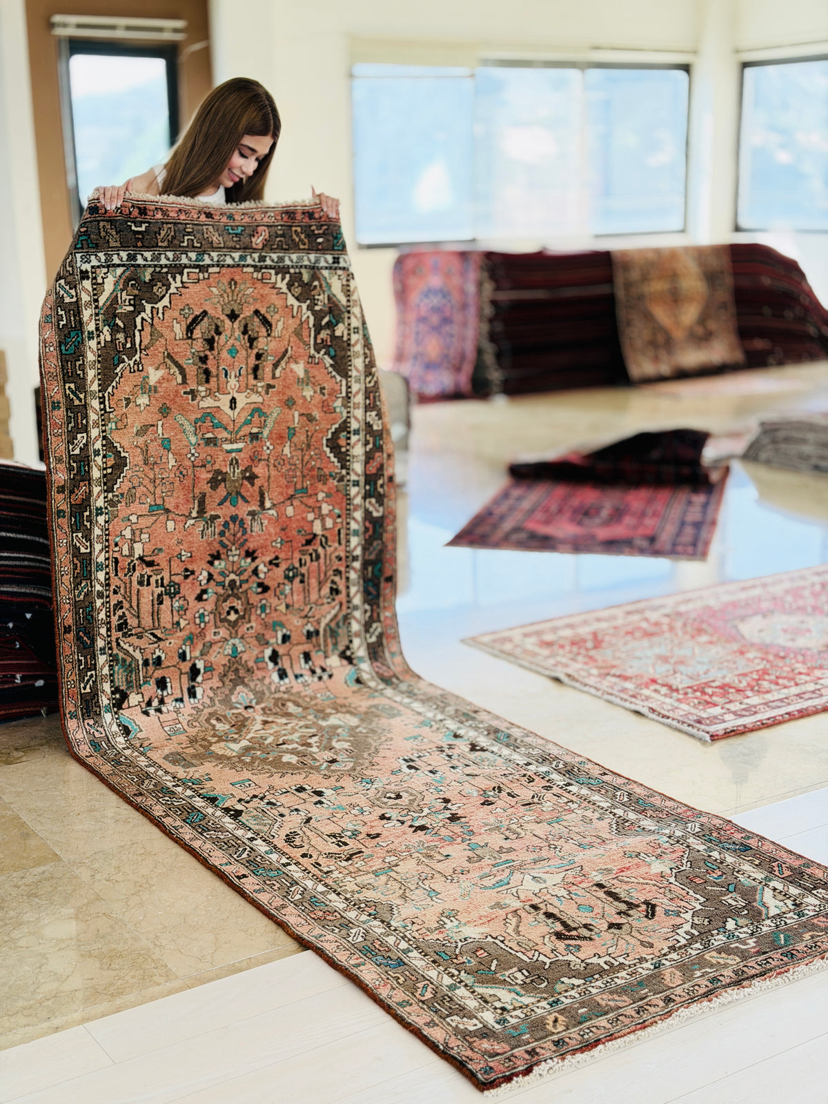 Vintage Floral Medallion Runner Rug, Faded Peach – 10' 4" x 3' 5" (316 x 105 cm)
