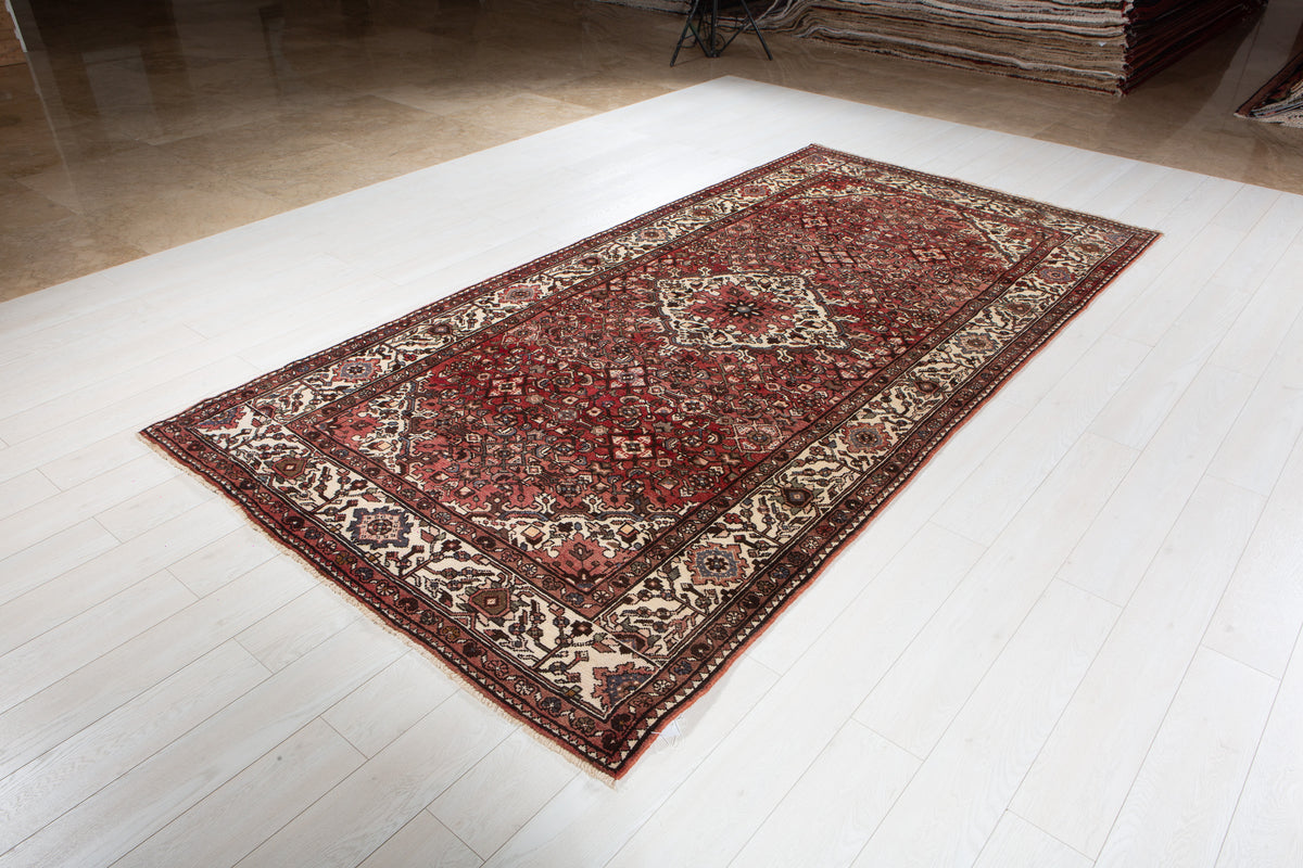 Vintage Rust Red & Beige Wool Rug – 10' 4" x 5' 3" (316 x 159 cm)