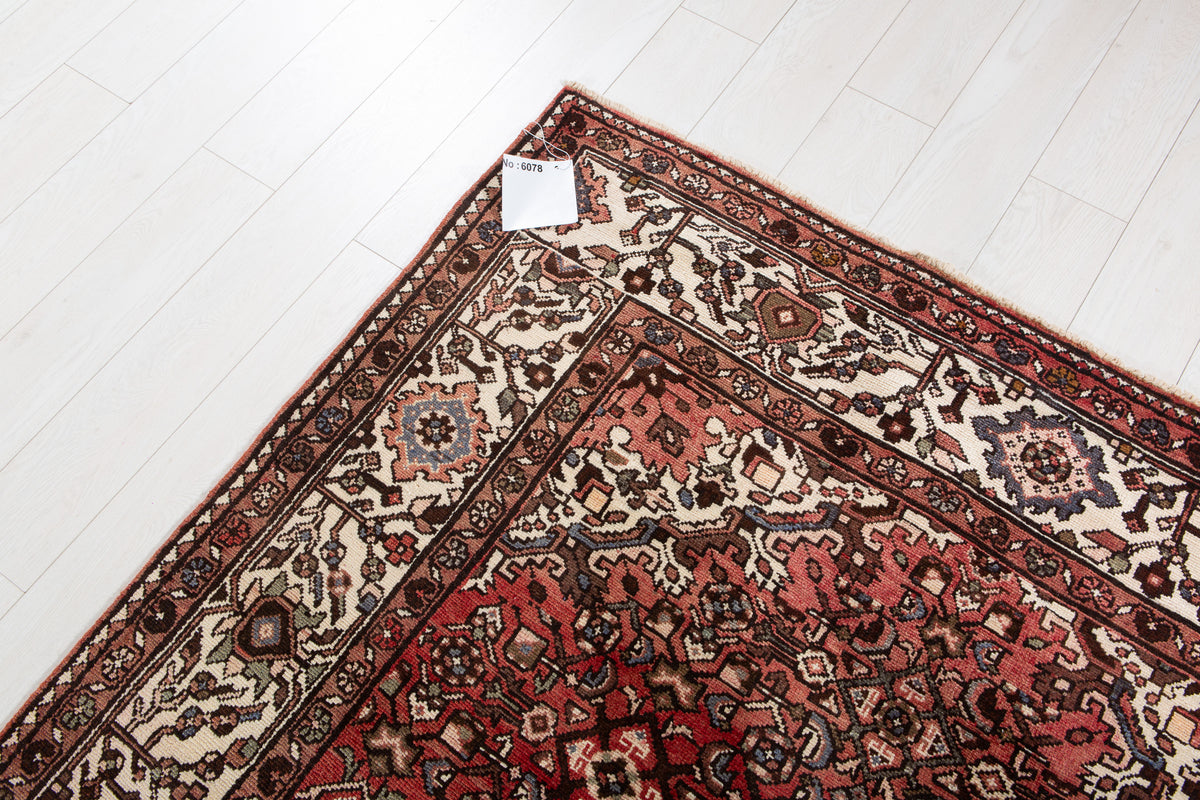 Vintage Rust Red & Beige Wool Rug – 10' 4" x 5' 3" (316 x 159 cm)