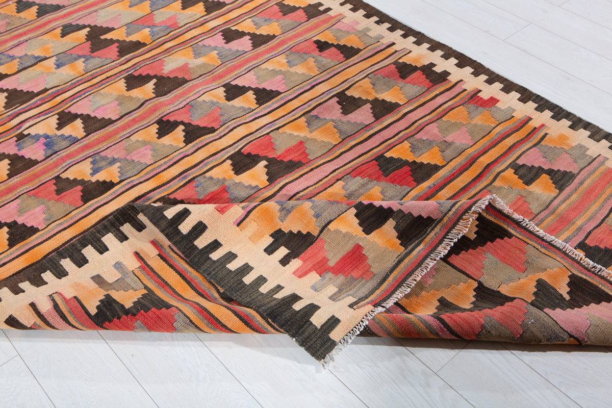 Vintage Multicolour Handwoven Kilim – 7' 7" x 5' 2" (231 x 158 cm)