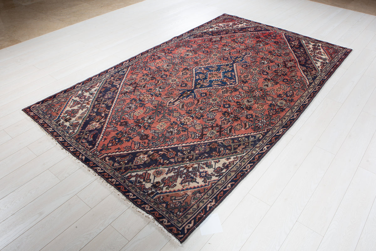 Vintage Red Hand-Knotted Wool Rug – 8' 11" x 5' 4" (271 x 163 cm)