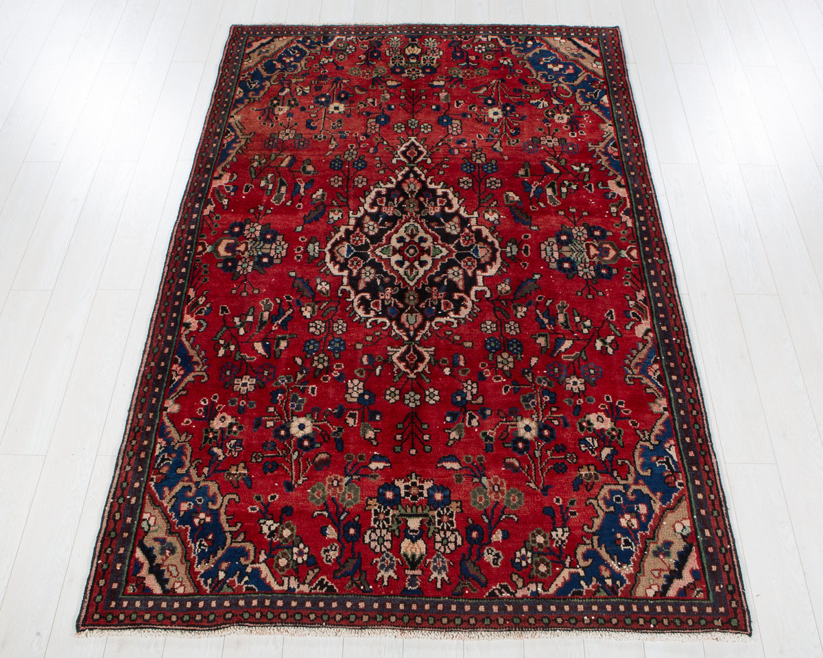 Vintage Red Hand-Knotted Wool Rug – 8' 4" x 5' 5" (253 x 165 cm)