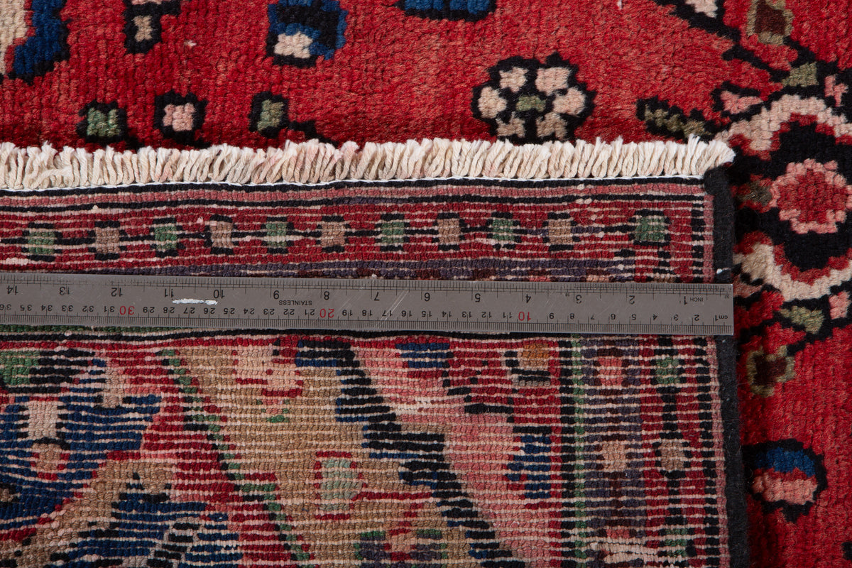 Vintage Red Hand-Knotted Wool Rug – 8' 4" x 5' 5" (253 x 165 cm)