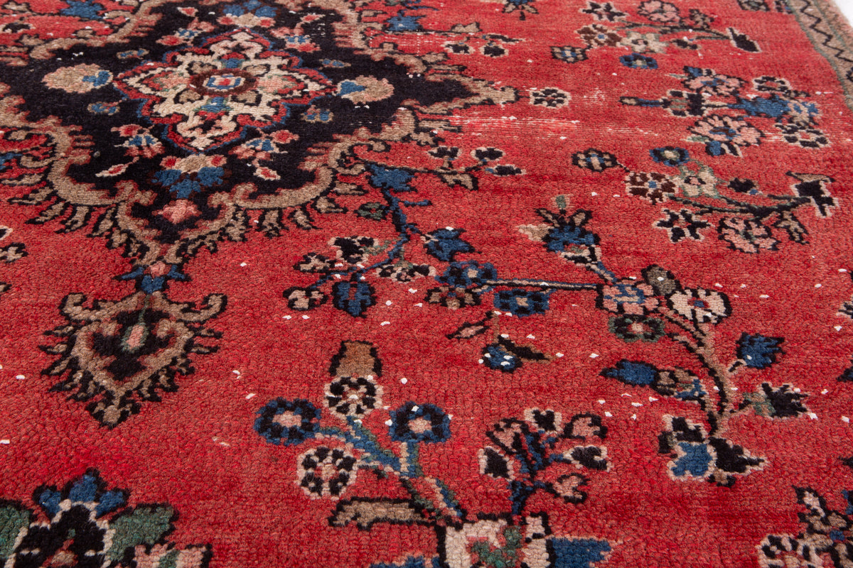 Vintage Red Hand-Knotted Wool Rug – 7' 4" x 5' 5" (224 x 164 cm)