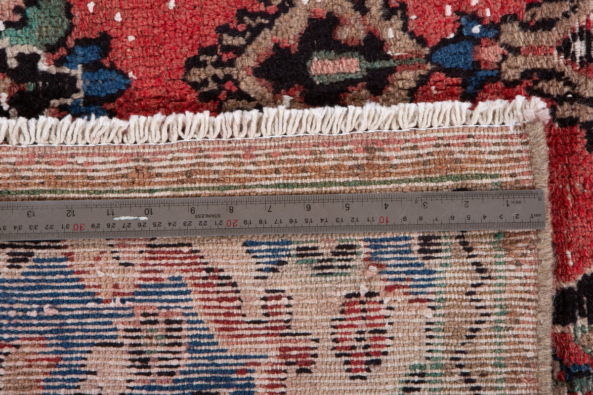 Vintage Red Hand-Knotted Wool Rug – 7' 4" x 5' 5" (224 x 164 cm)