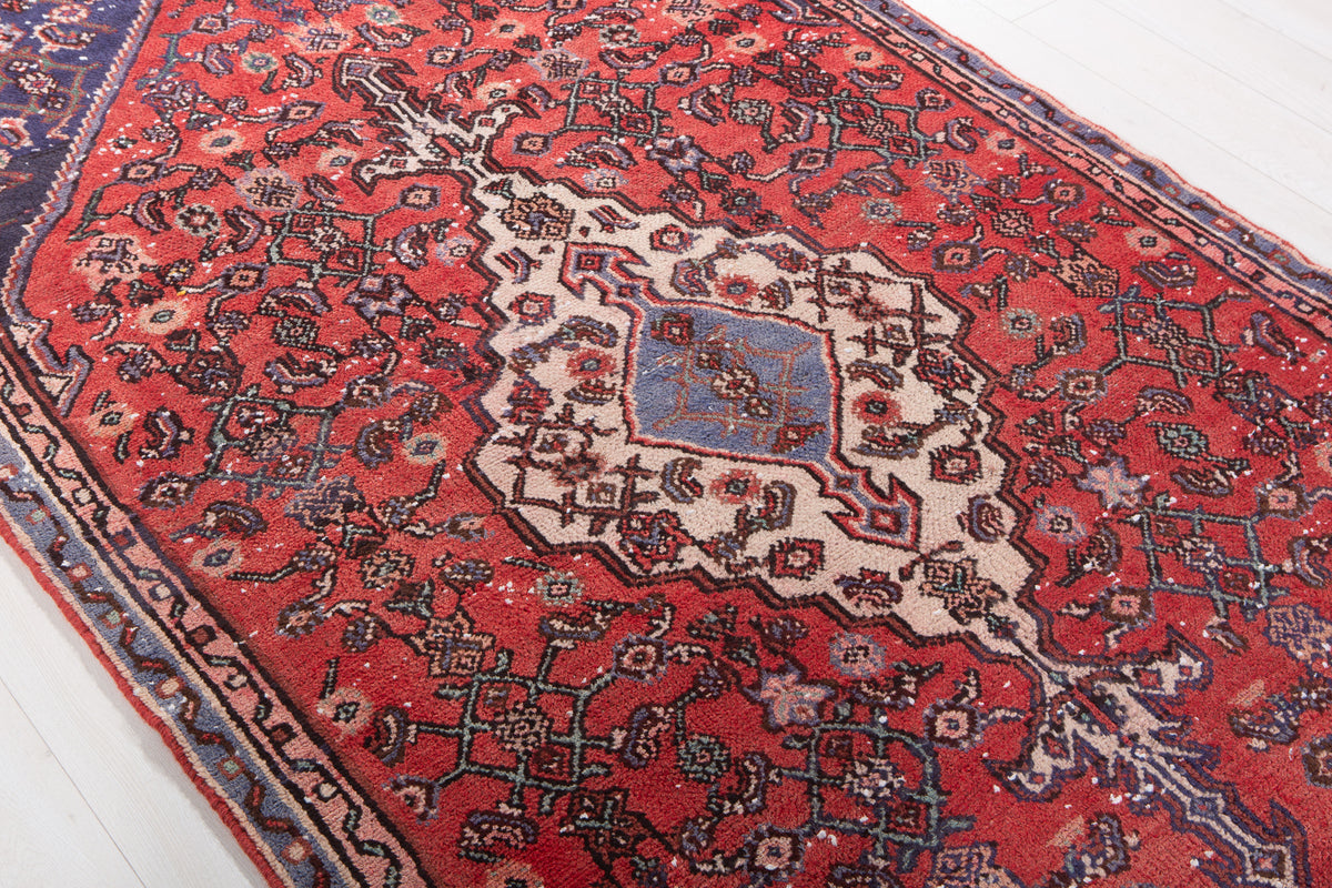 Vintage Red Hand-Knotted Wool Rug – 8' 3" x 4' 8" (252 x 141 cm)