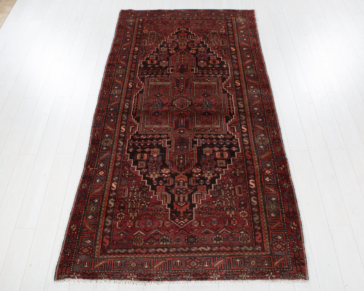 Vintage Red & Black Hand-Knotted Wool Rug – 9' 4" x 4' 10" (285 x 148 cm)