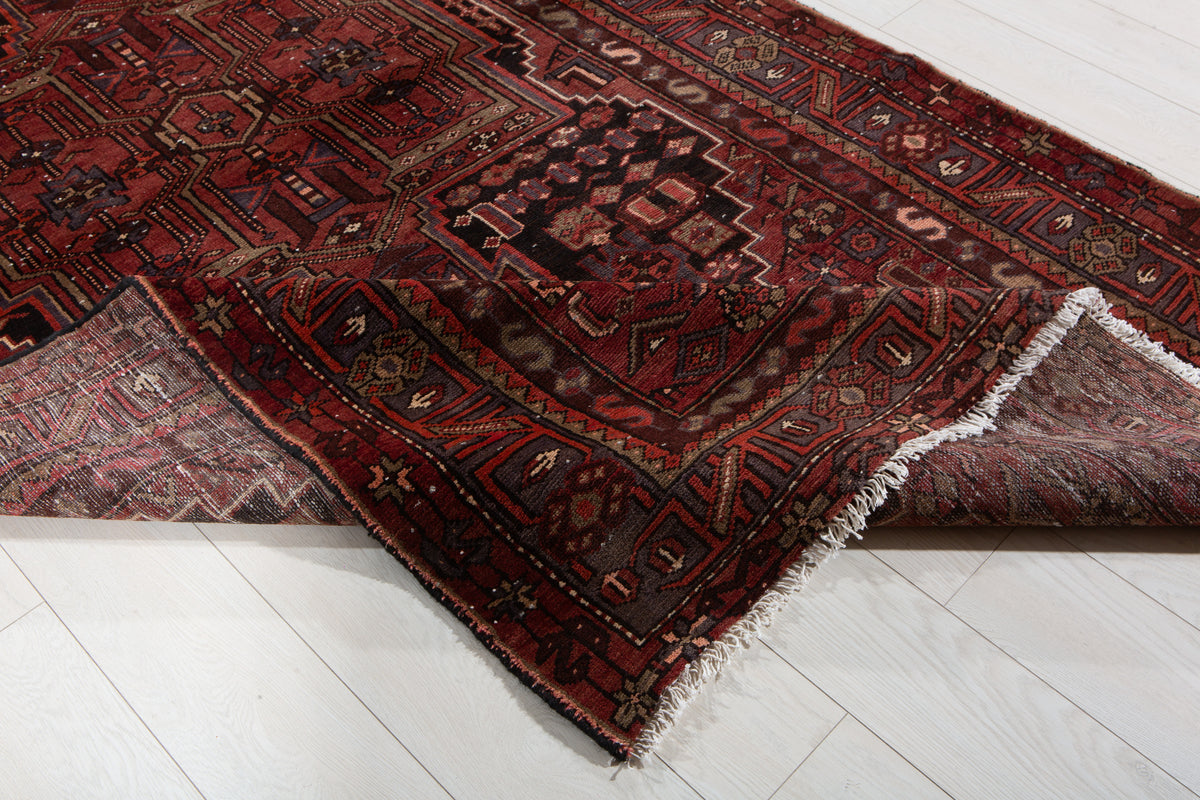 Vintage Red & Black Hand-Knotted Wool Rug – 9' 4" x 4' 10" (285 x 148 cm)