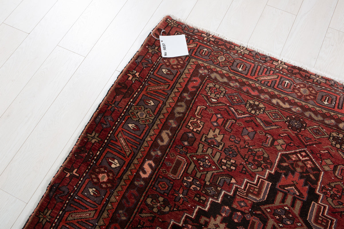 Vintage Red & Black Hand-Knotted Wool Rug – 9' 4" x 4' 10" (285 x 148 cm)
