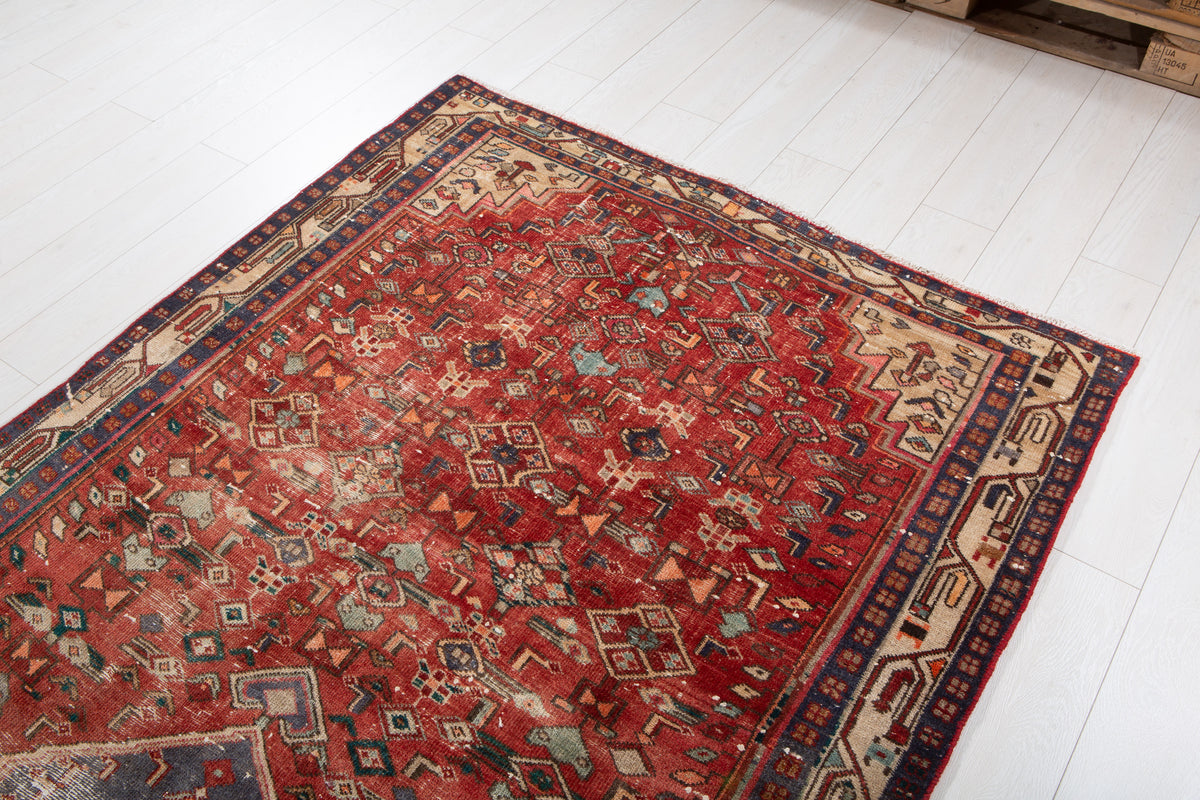 Antique Red Hand-Knotted Wool Rug – 9' 9" x 4' 10" (296 x 148 cm)