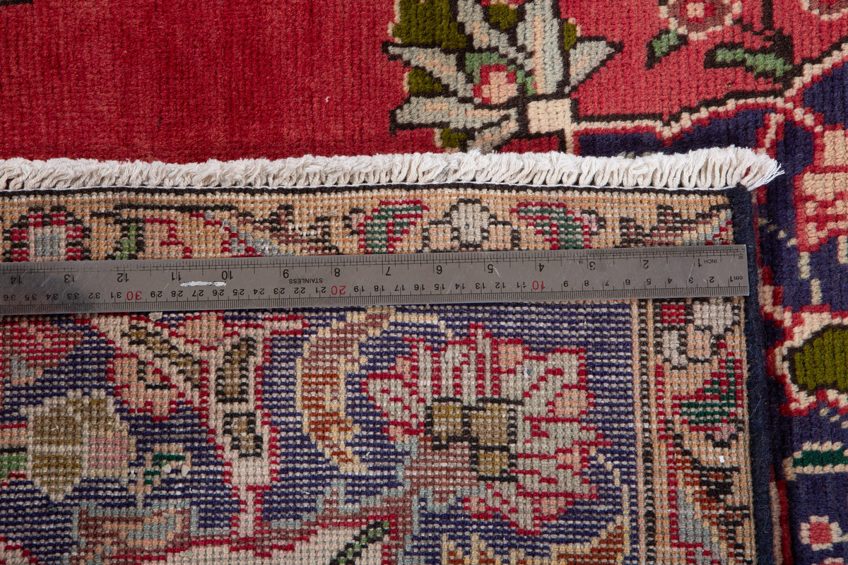 Vintage Red Hand-Knotted Wool Rug – 8' 3" x 4' 6" (251 x 136 cm)