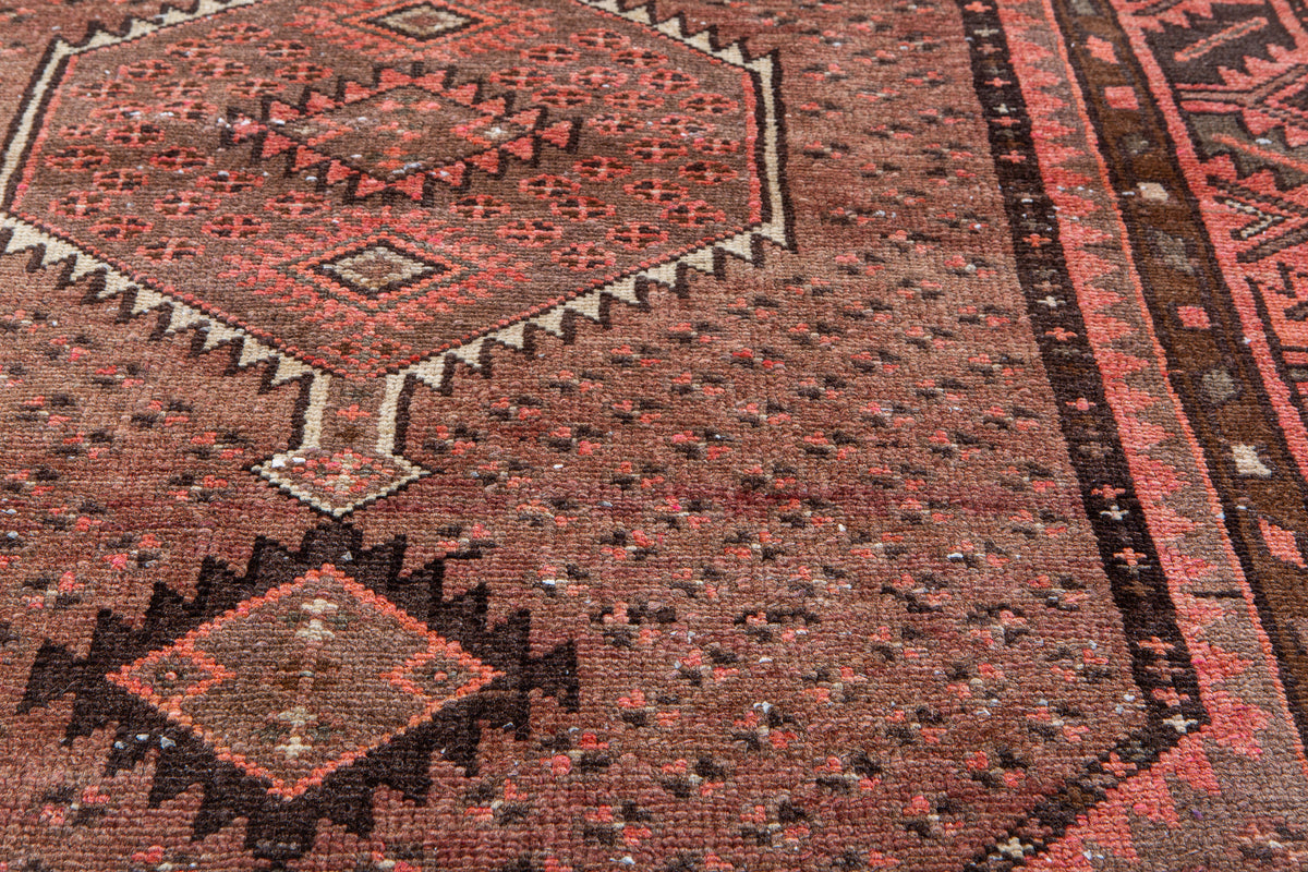 Vintage Hand-Knotted Wool Rug – 7' 1" x 4' 3" (216 x 130 cm)