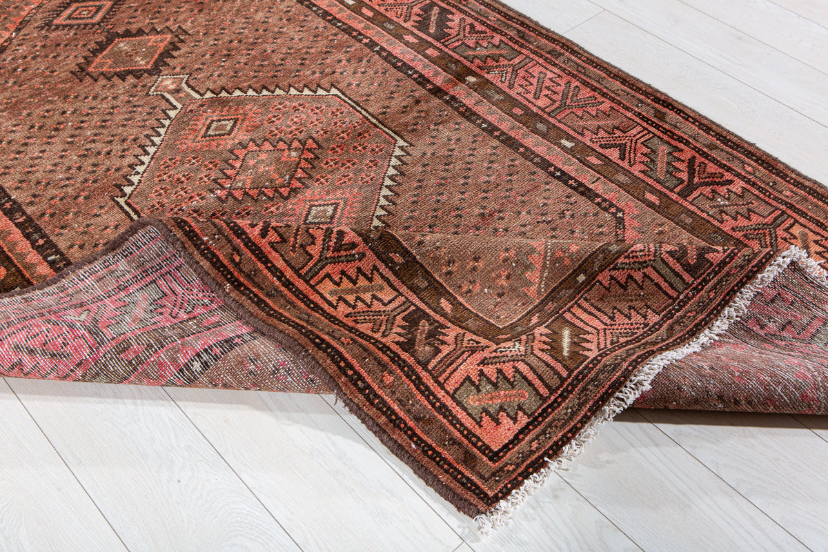 Vintage Hand-Knotted Wool Rug – 7' 1" x 4' 3" (216 x 130 cm)
