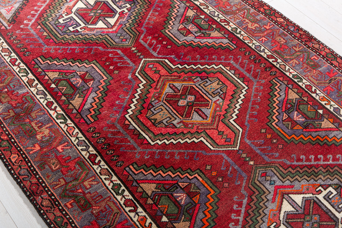 Vintage Magenta Hand-Knotted Wool Rug – 6' 10" x 4' 3" (208 x 130 cm)