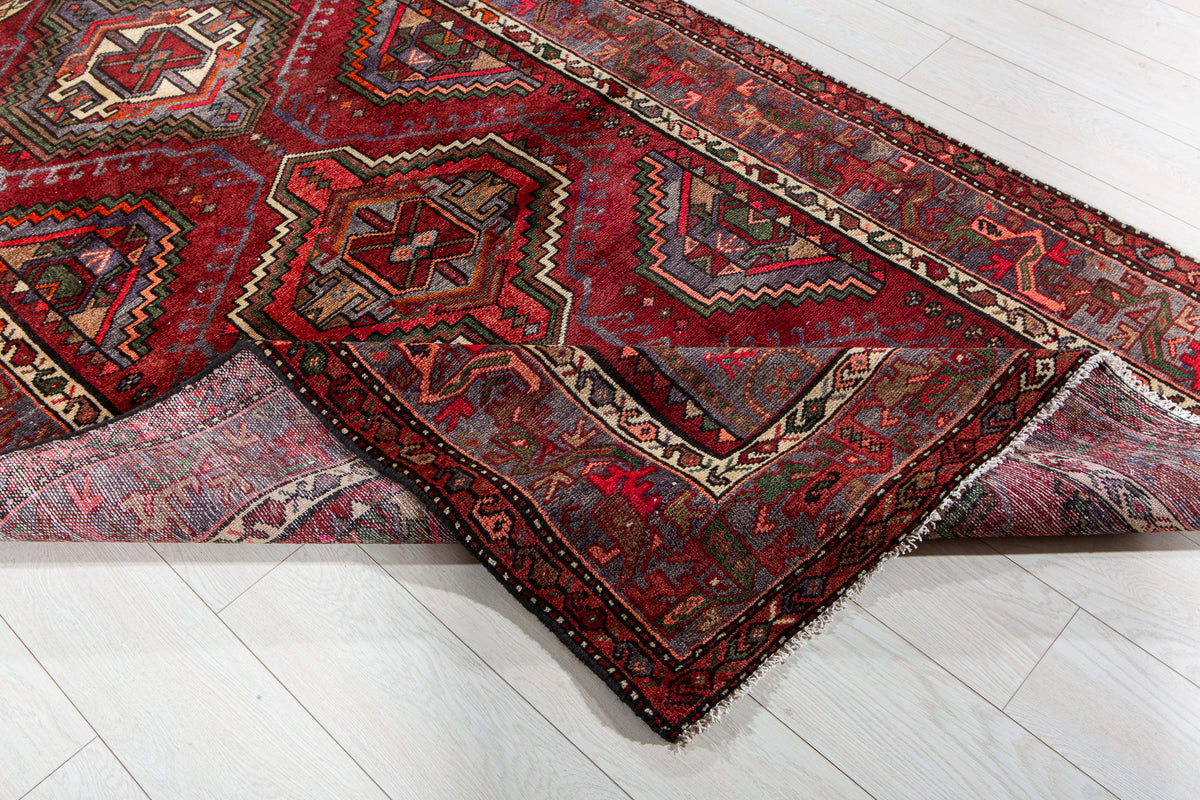 Vintage Magenta Hand-Knotted Wool Rug – 6' 10" x 4' 3" (208 x 130 cm)