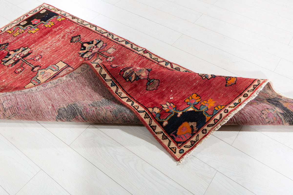 Tapis ancien en laine nouée à la main, rouge – 6' 6" x 3' 4" (198 x 102 cm)