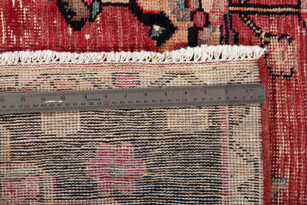 Tapis ancien en laine nouée à la main, rouge – 6' 6" x 3' 4" (198 x 102 cm)